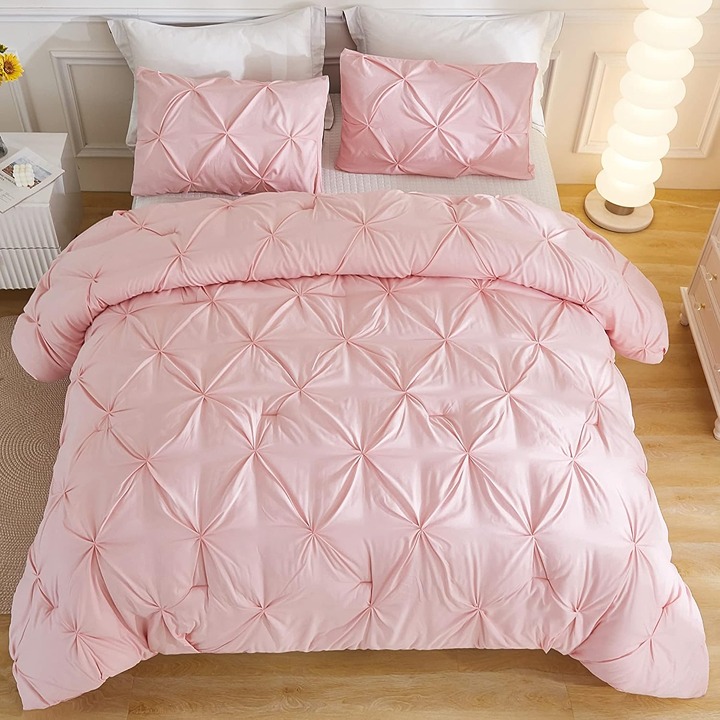 Queen Lightweight Pinch Pleat Comforter Set 3 Pieces