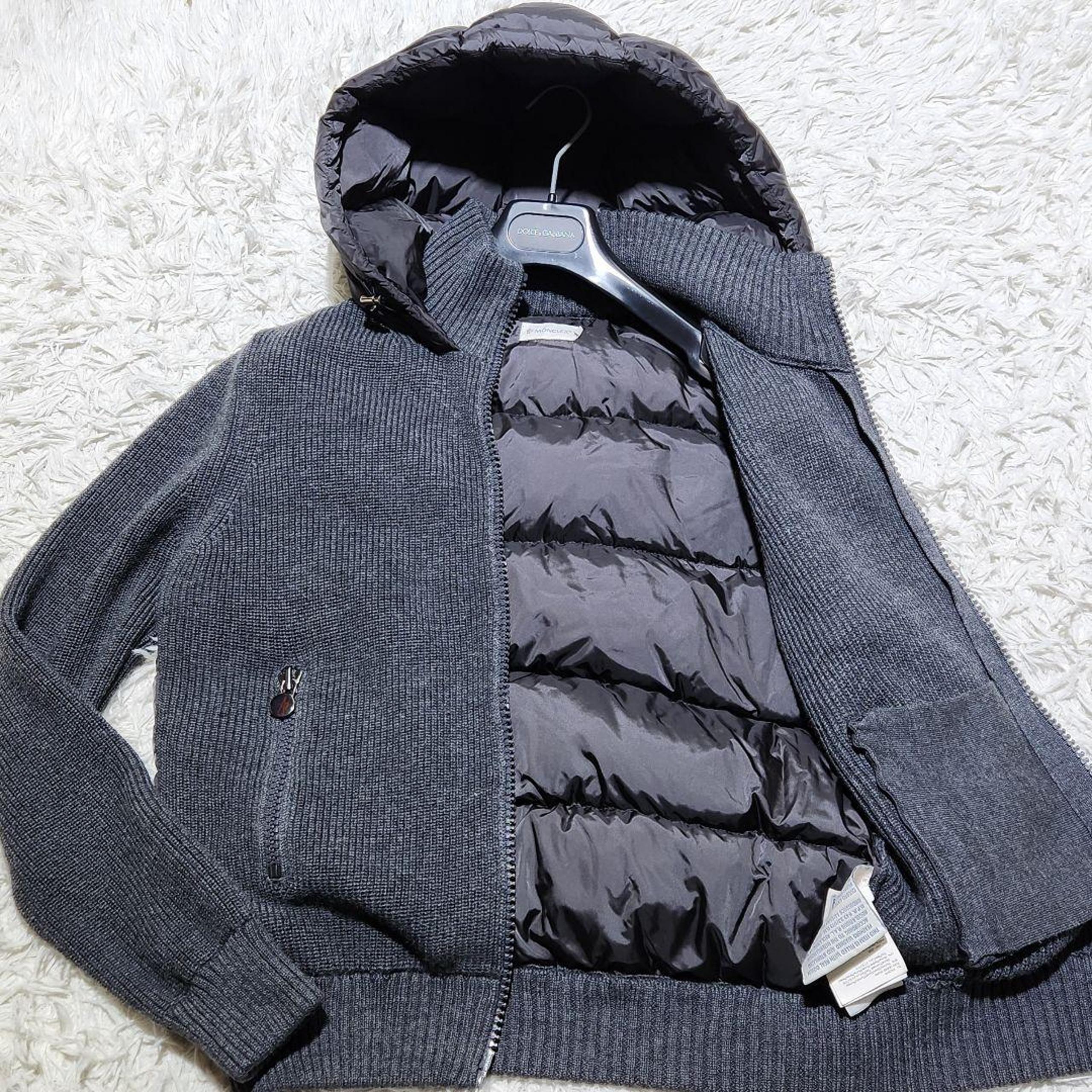 Exceptional condition✨️ Moncler Maglia cardigan knit down with color blocking in gray.