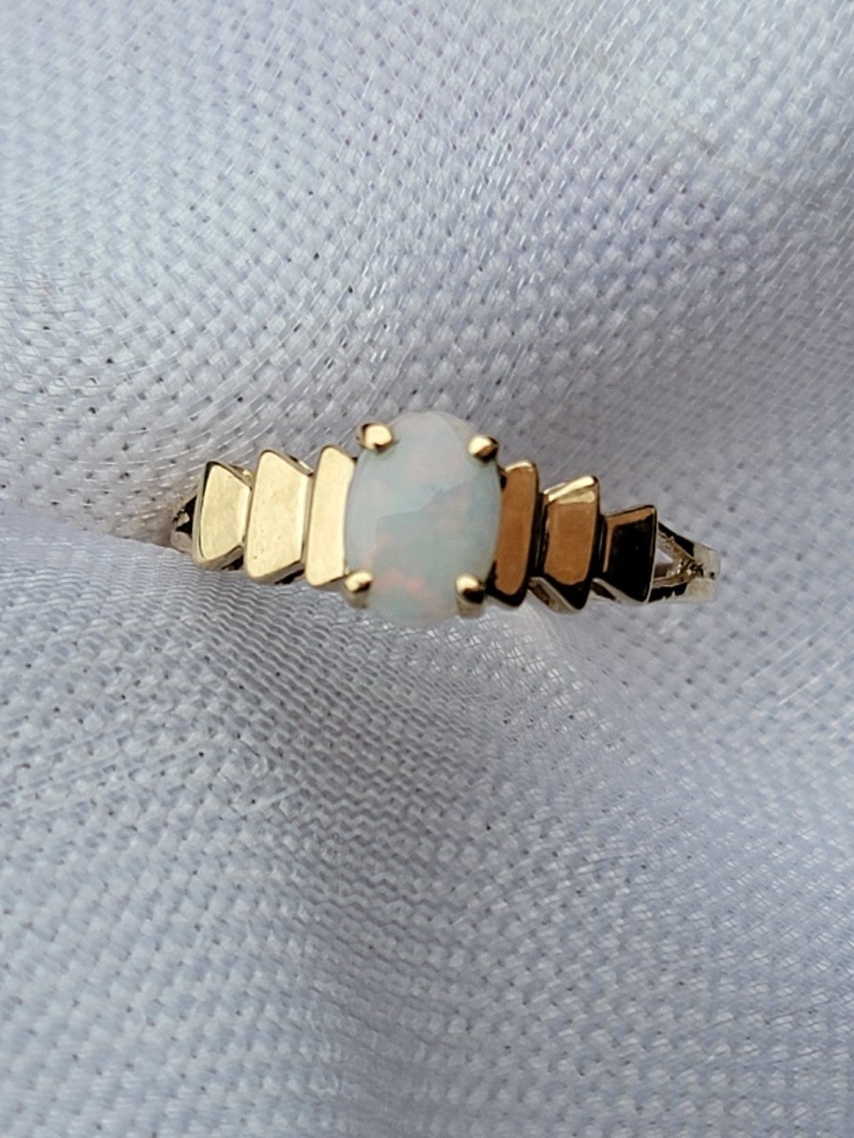 10kt Yellow Gold Opal Ring