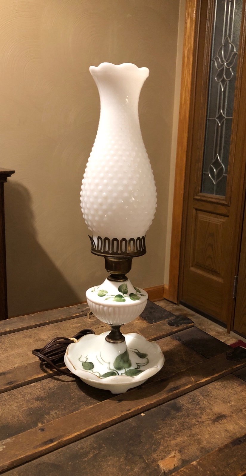 Vtg Hobnail White Milk Glass Ivy Leaf Table Lamp Electric Hurricane