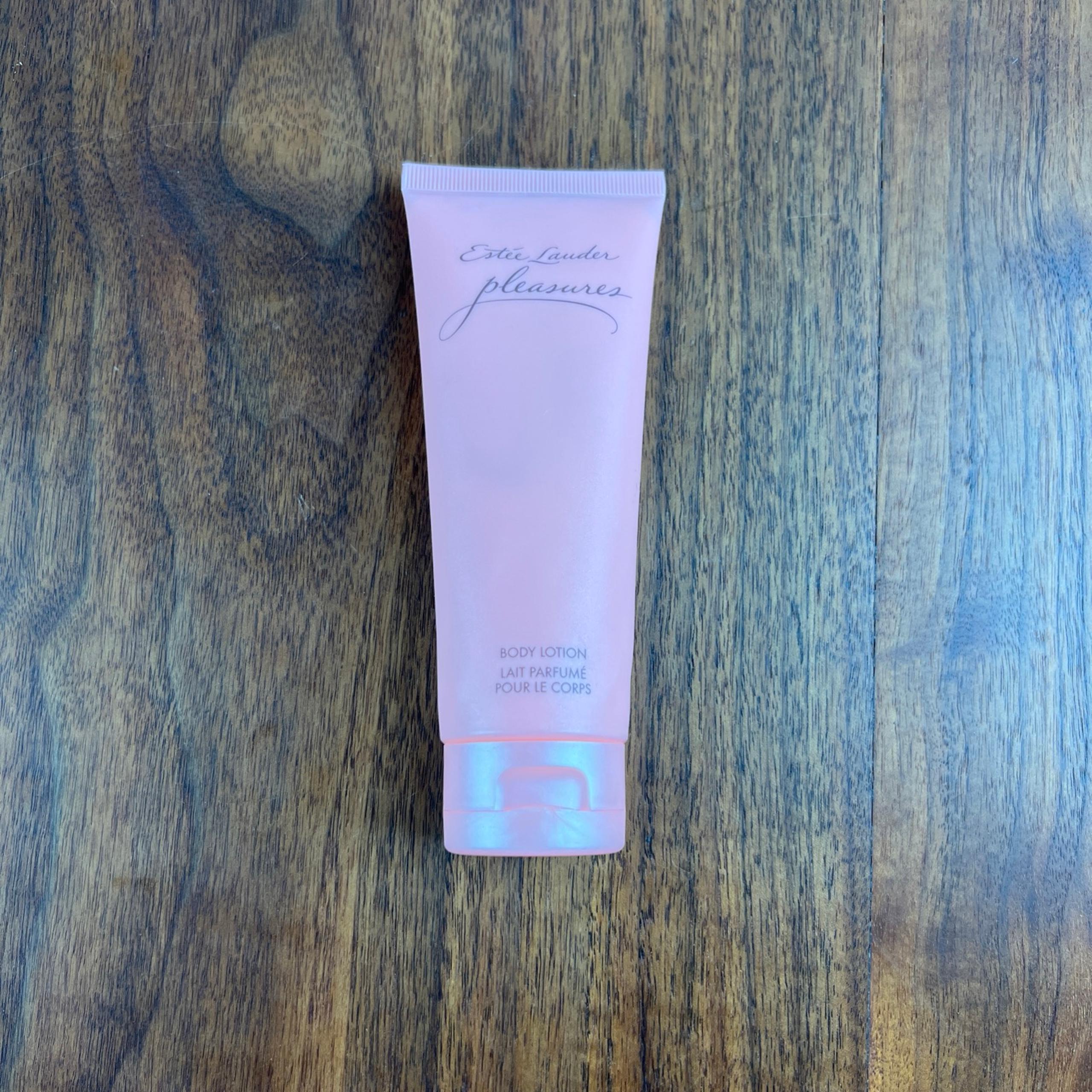 Estee Lauder Pleasures Perfumed Body Lotion - Size 3.4 Oz. / 100mL *Read*