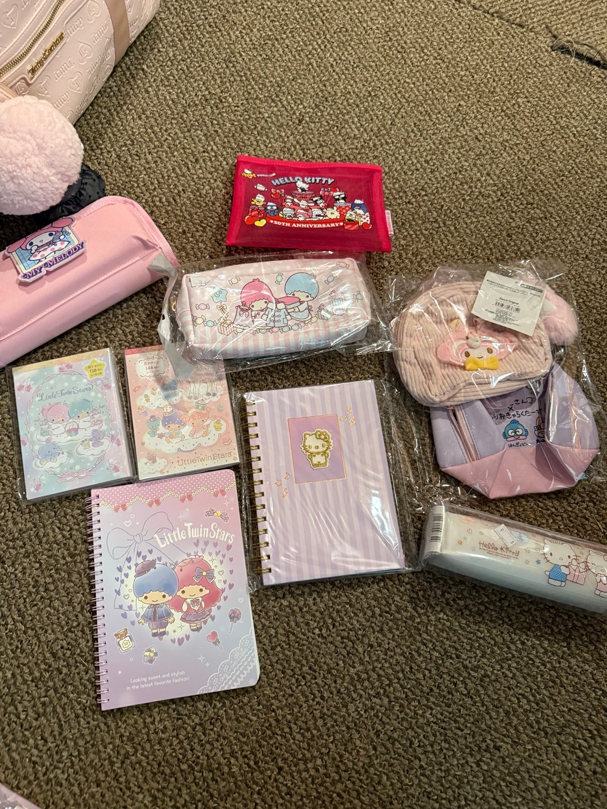 Hello kitty stationary message me