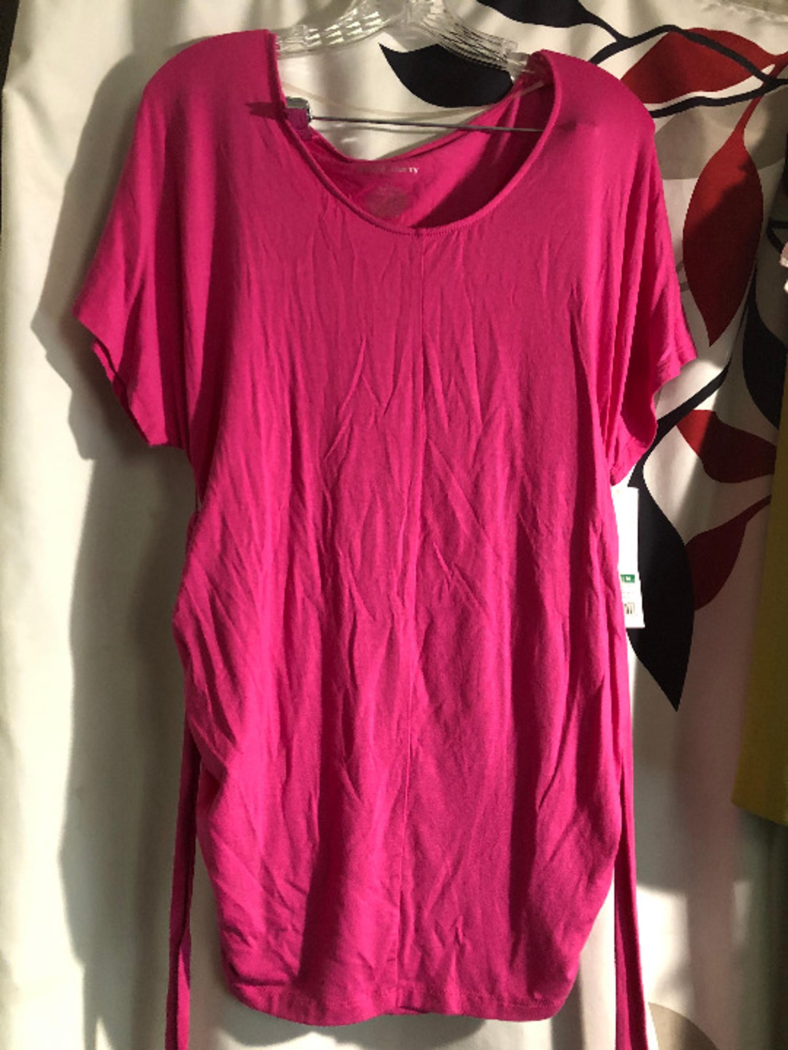 Liz Lange Maternity top size Medium