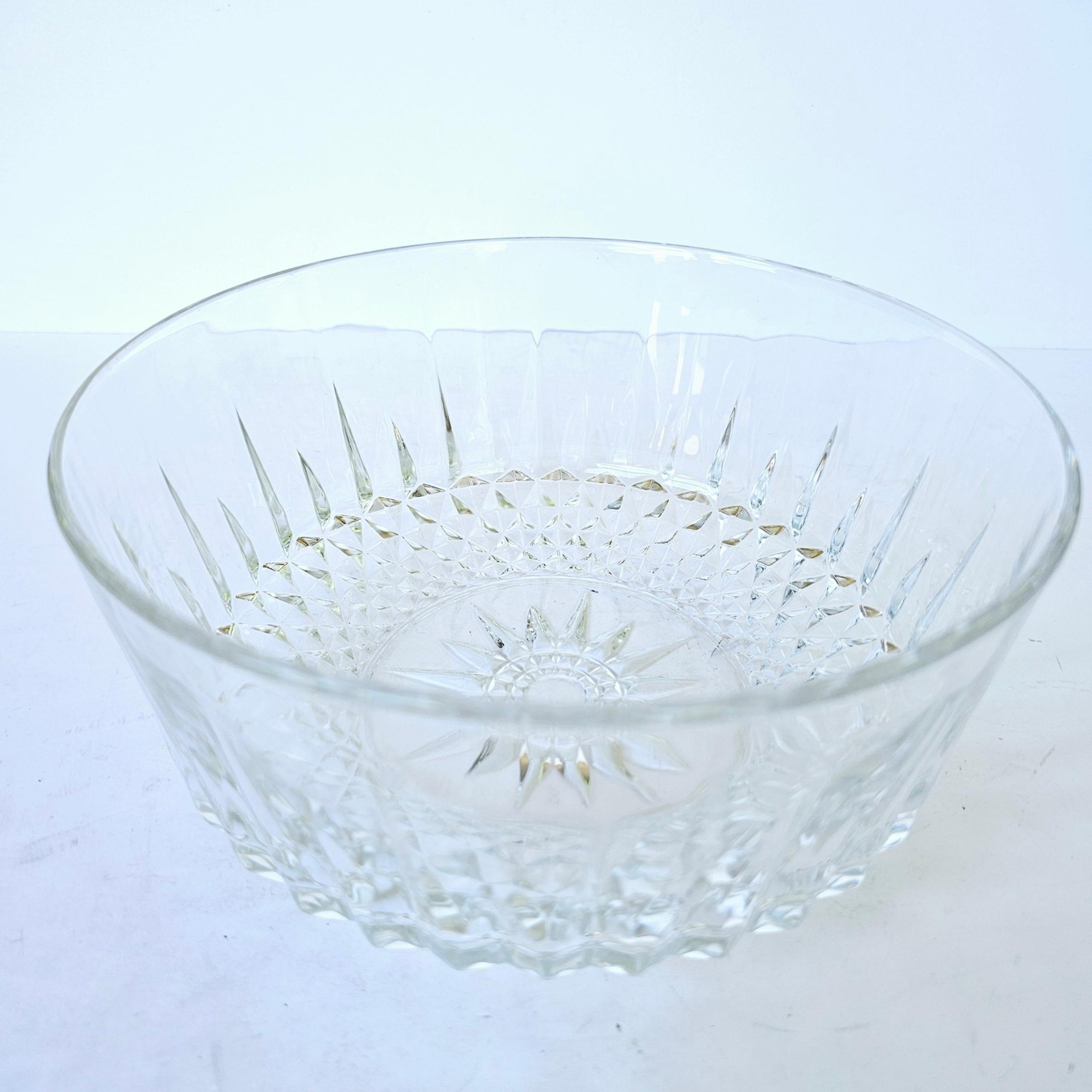 Vintage Diamant 8" Glass Serving Bowl Stardust Made in France - M866.4 - Arcoroc