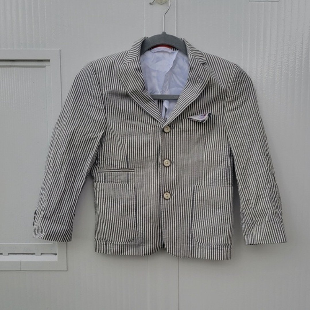 TALLIA BOYS Jacket. Gray Color with White stripe long sleeves, Size 8.