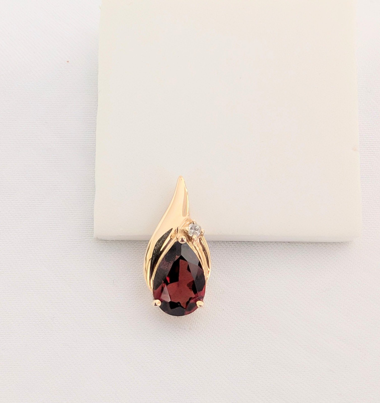1.5 Carat garnet & diamond pendant 14k gold retail price 500 my price only 150
