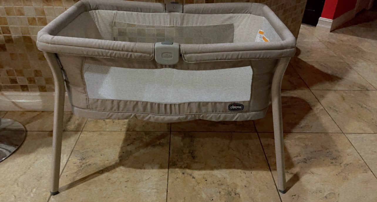Baby bassinet with sheet and mattress