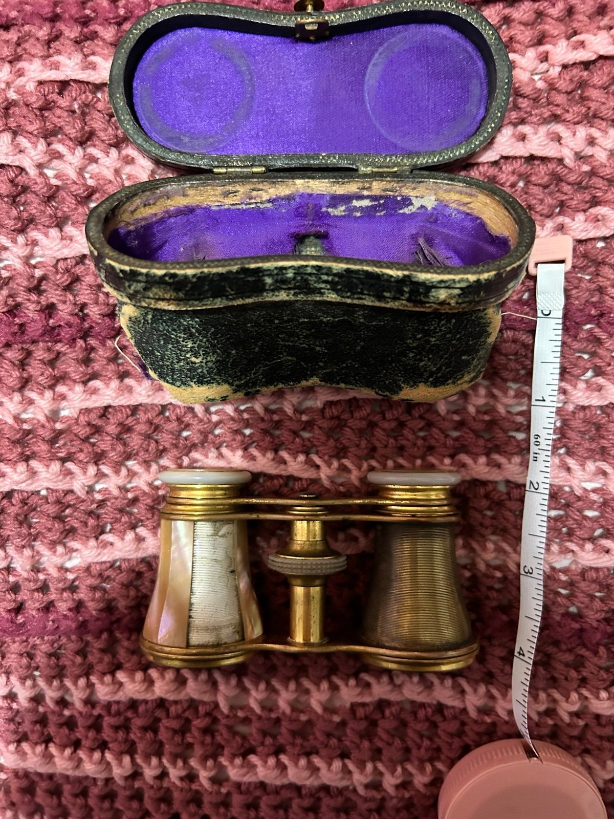 Boxantique 1909 binoculars with worn leather case
