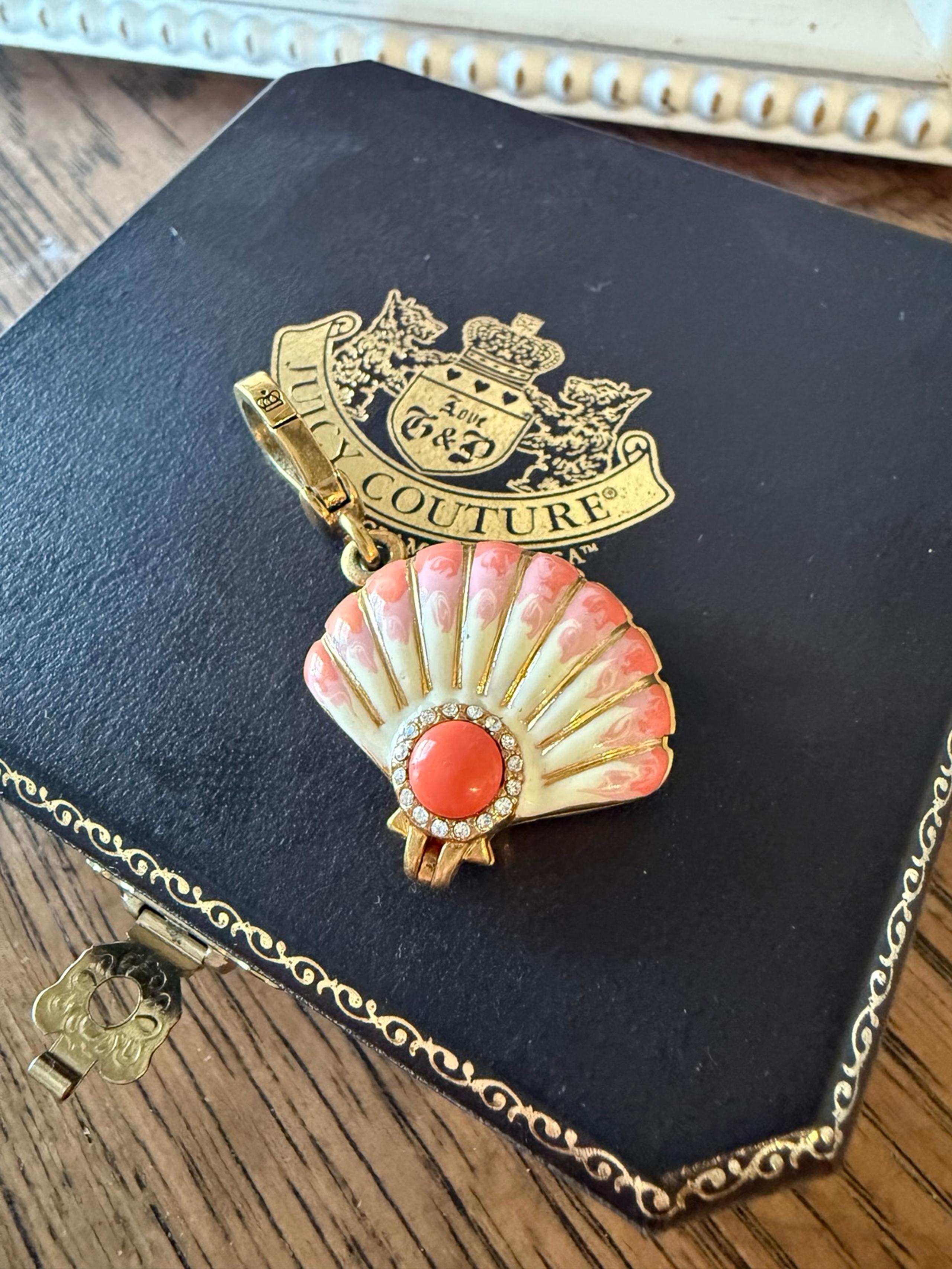 RARE 2009 limited edition CLAM SHELL w/PEARL