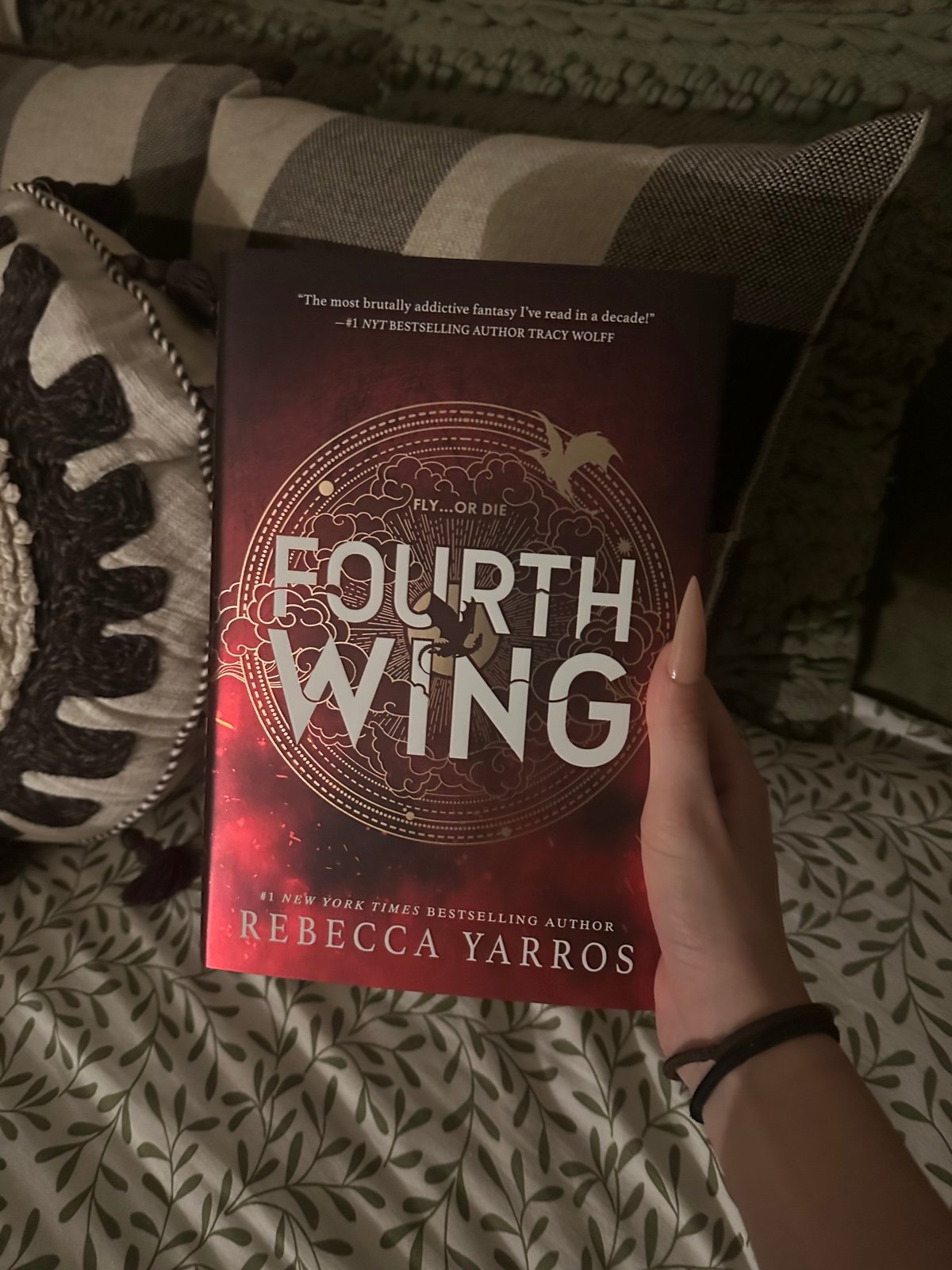 FOURTH WING BY REBECCA YARROS *HOLIDAY SPECIAL EDITION WITH SPRAYED EDGES*