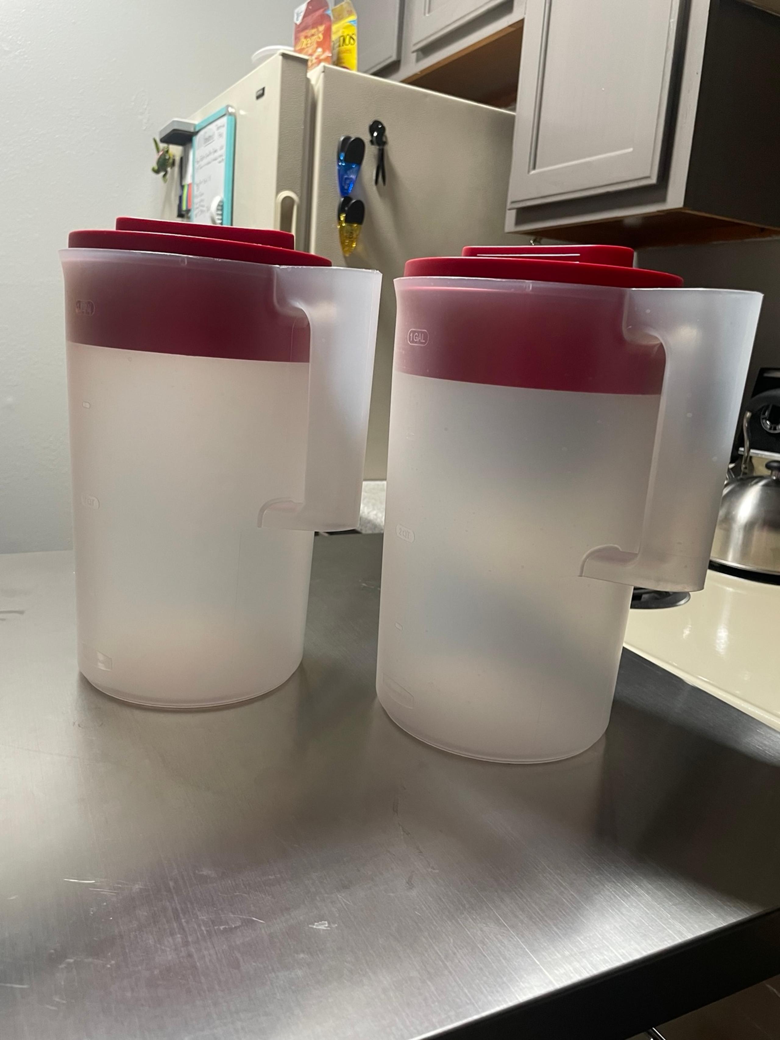 2-1gal Rubbermaid Plastic Drink Pitchers