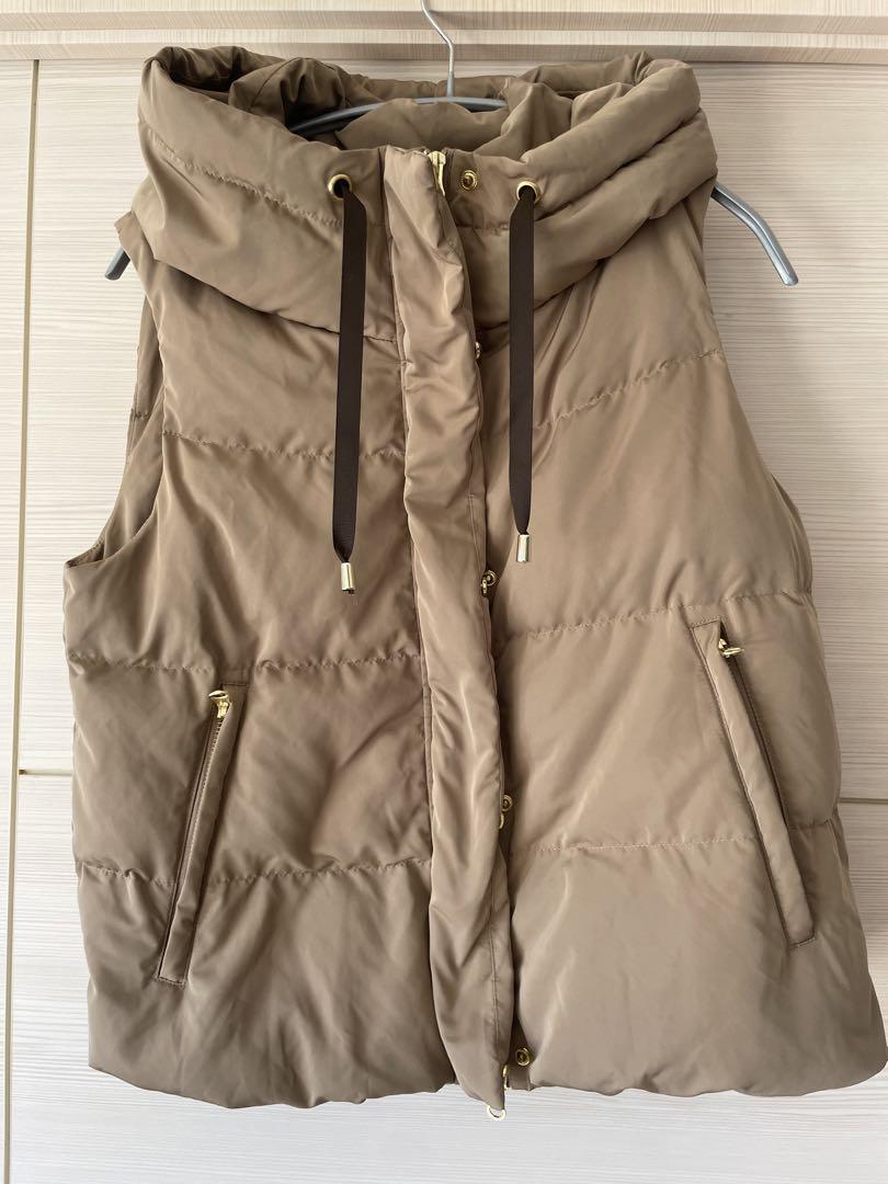 Excellent Condition PASSIONE Beige Down Vest