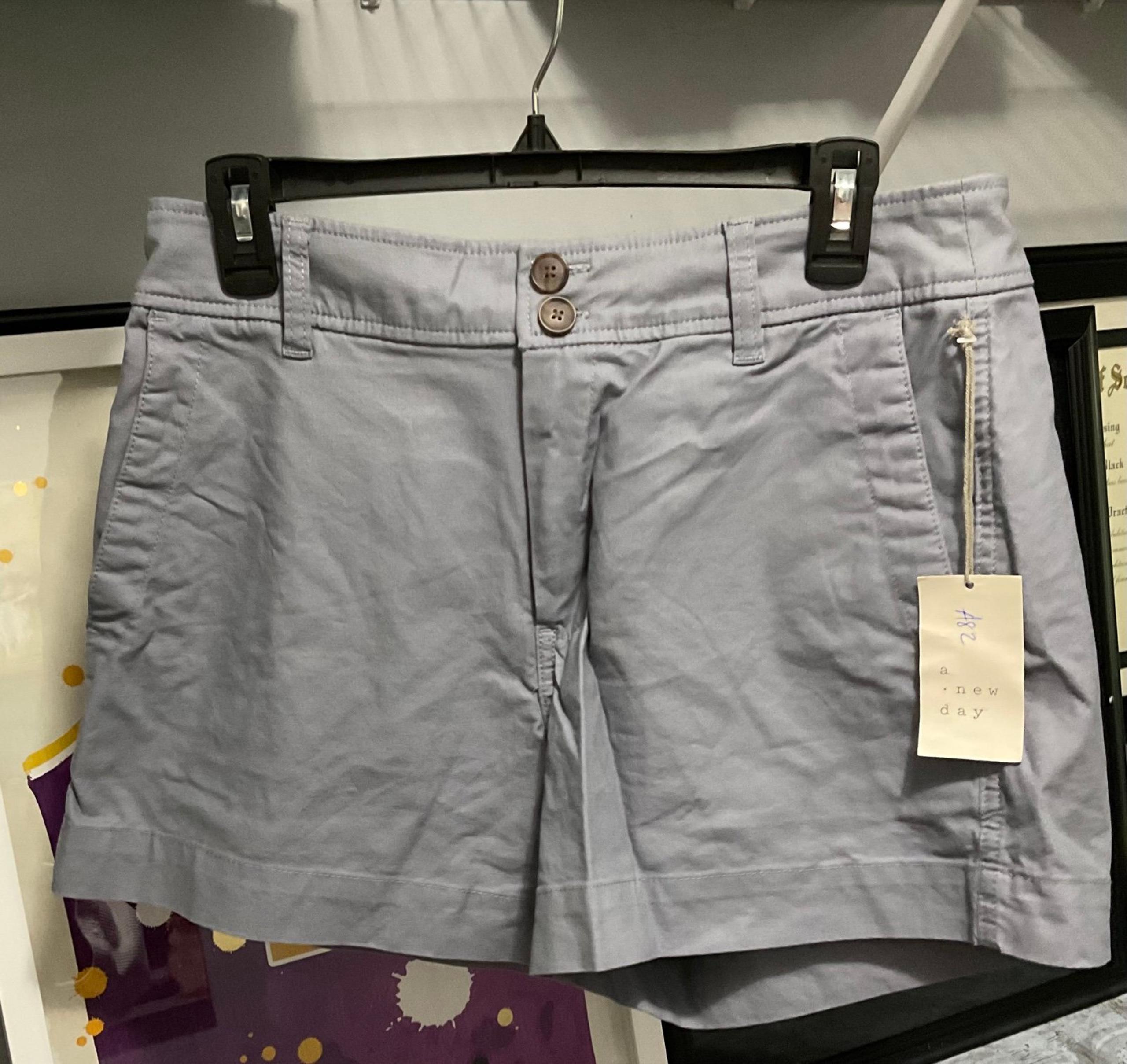 A NEW DAY Gray Khaki Shorts Size 10 womens