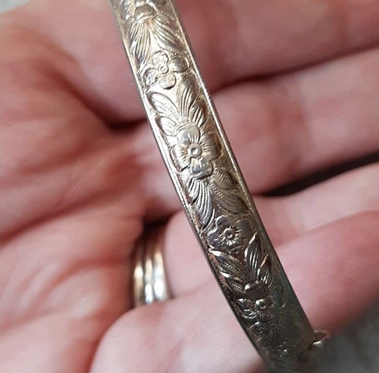 Vintage Floral Hinged Bangle