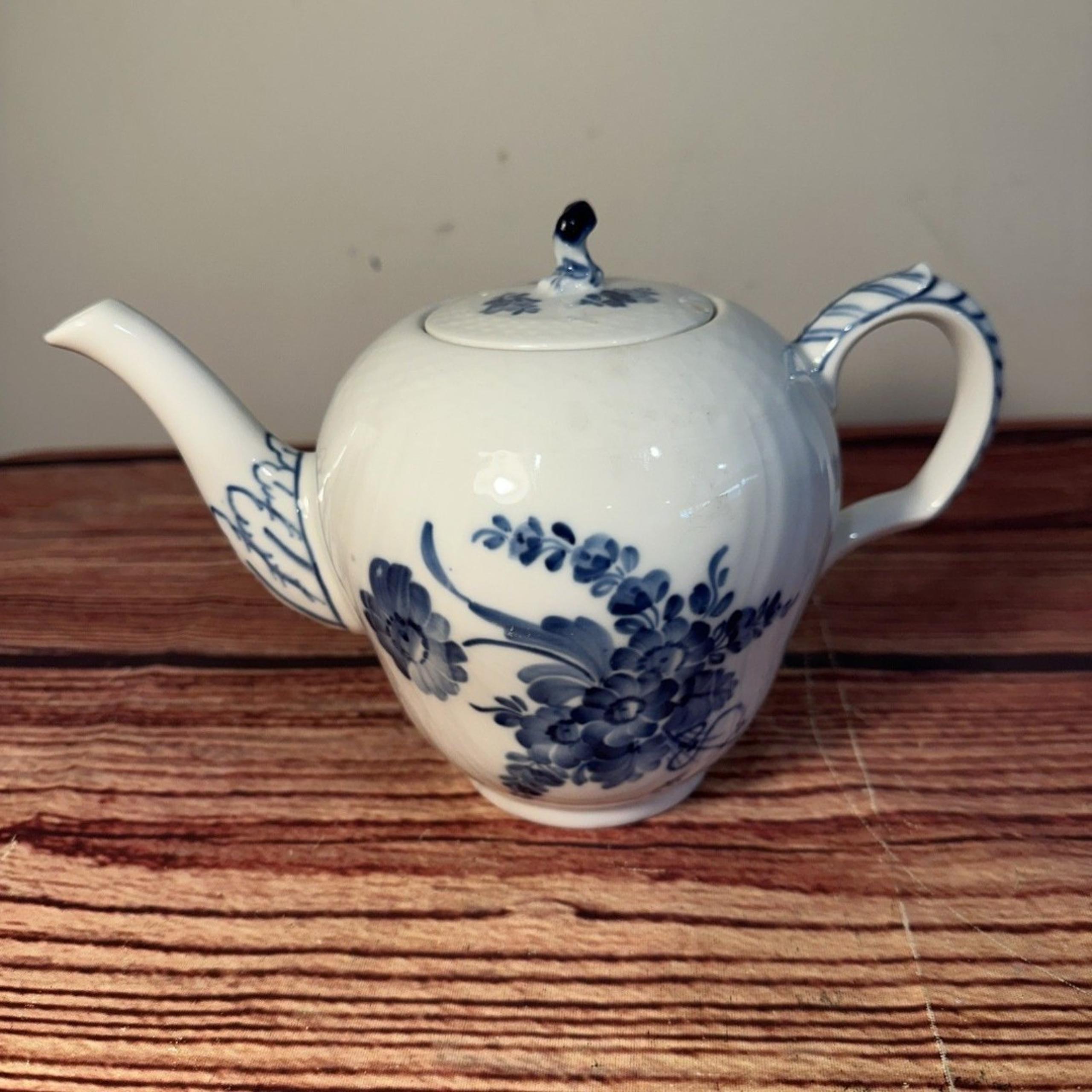 Royal Copenhagen Blue Flower Curved Teapot No 1788 Gorgeous EUC
