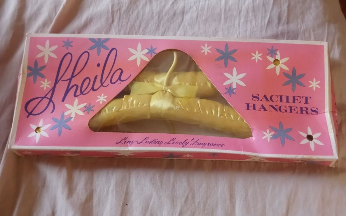 1968 Gold Seal Co. Sheila Sachet satin hangers new