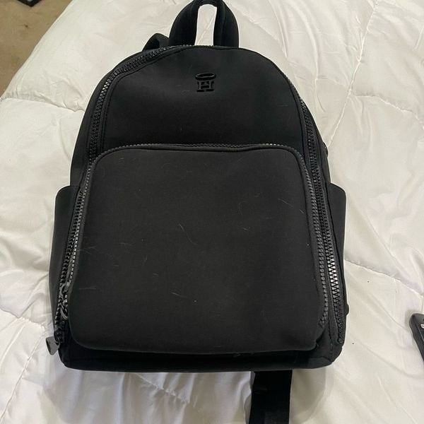 HALO RFID Backpack w/ Two Phone Chargers & Flashlight black backpack A389869 EWI