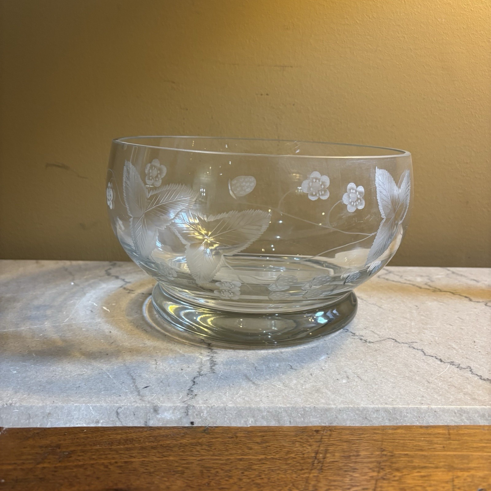 Vintage Clear Depression Glass etched leaves Strawberries 9.25 glass bowl