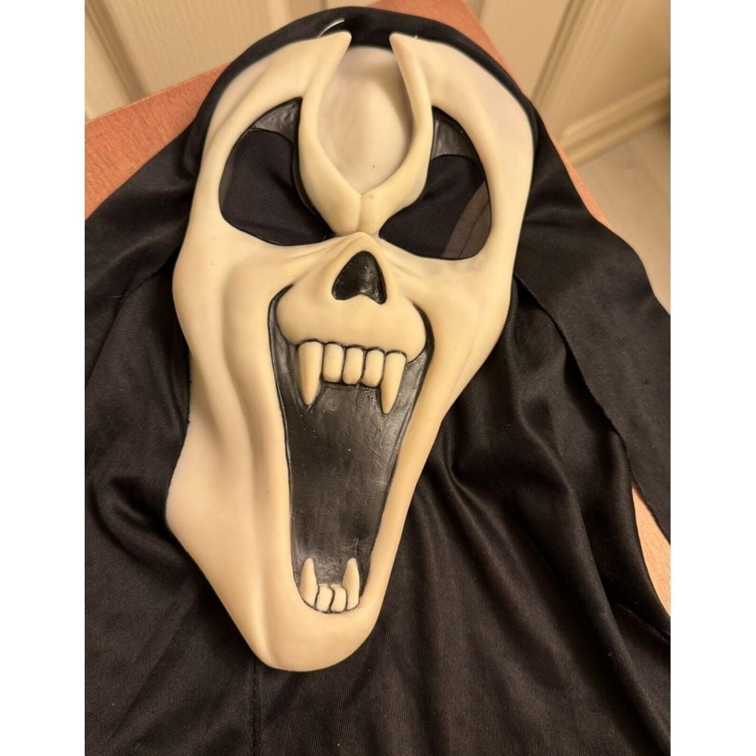 SCREAM Movie VAMPIRE Ghostface with FANGS Hooded MASK Easter Unlimited
