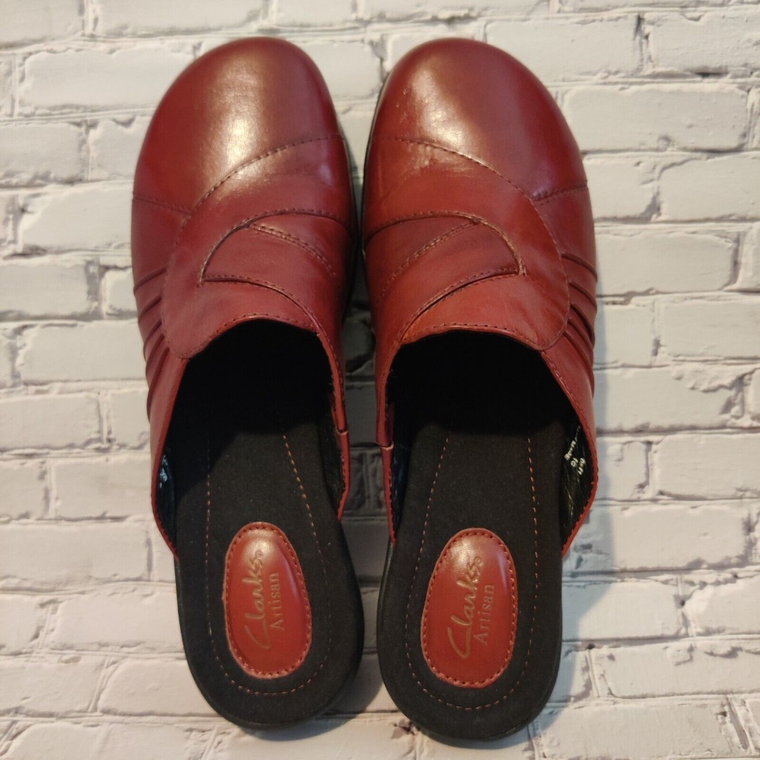 Clarks Artisan Slip On Comfort Clogs, Womens size 9 Narrow- Burgundy Leather