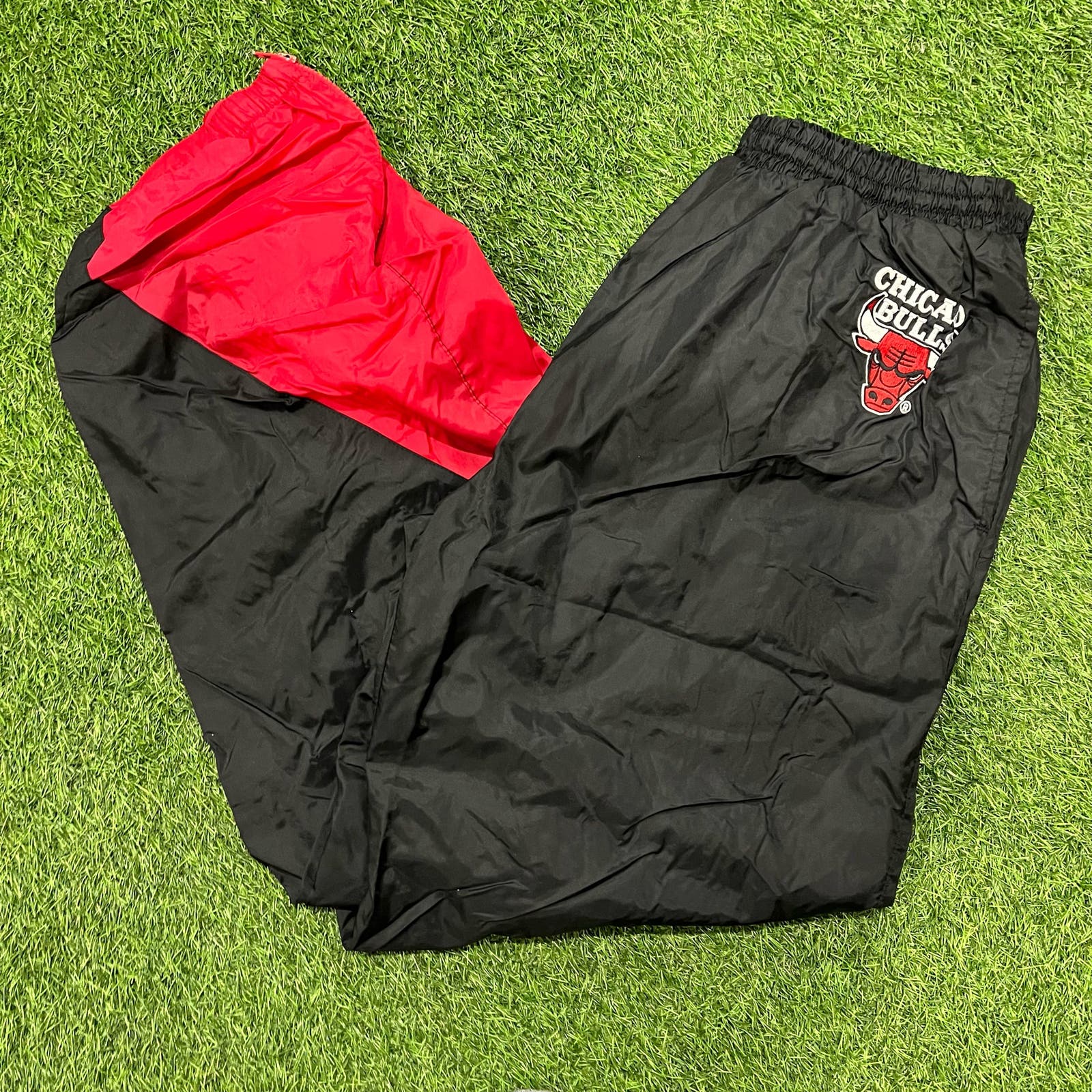 Vintage 90s Chicago Bulls NBA Red and Black Trackpants L