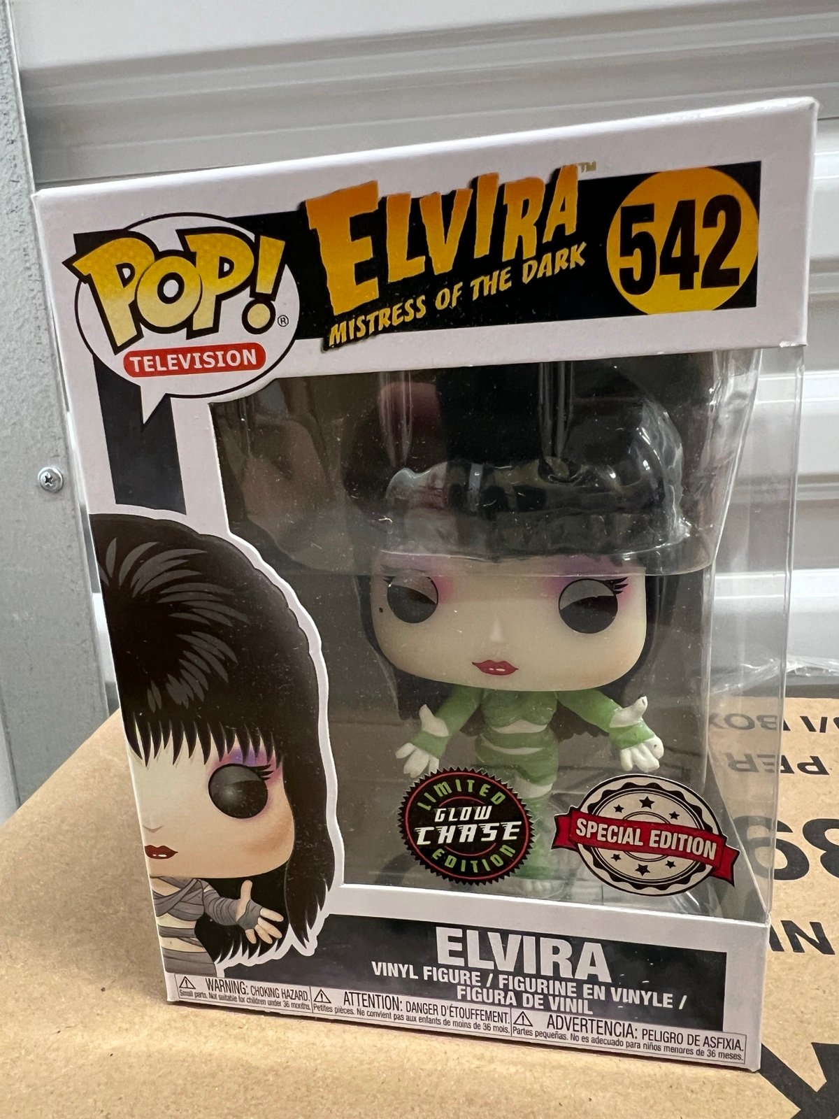 Elvira Funko Pop #542 Chase Limited Edition