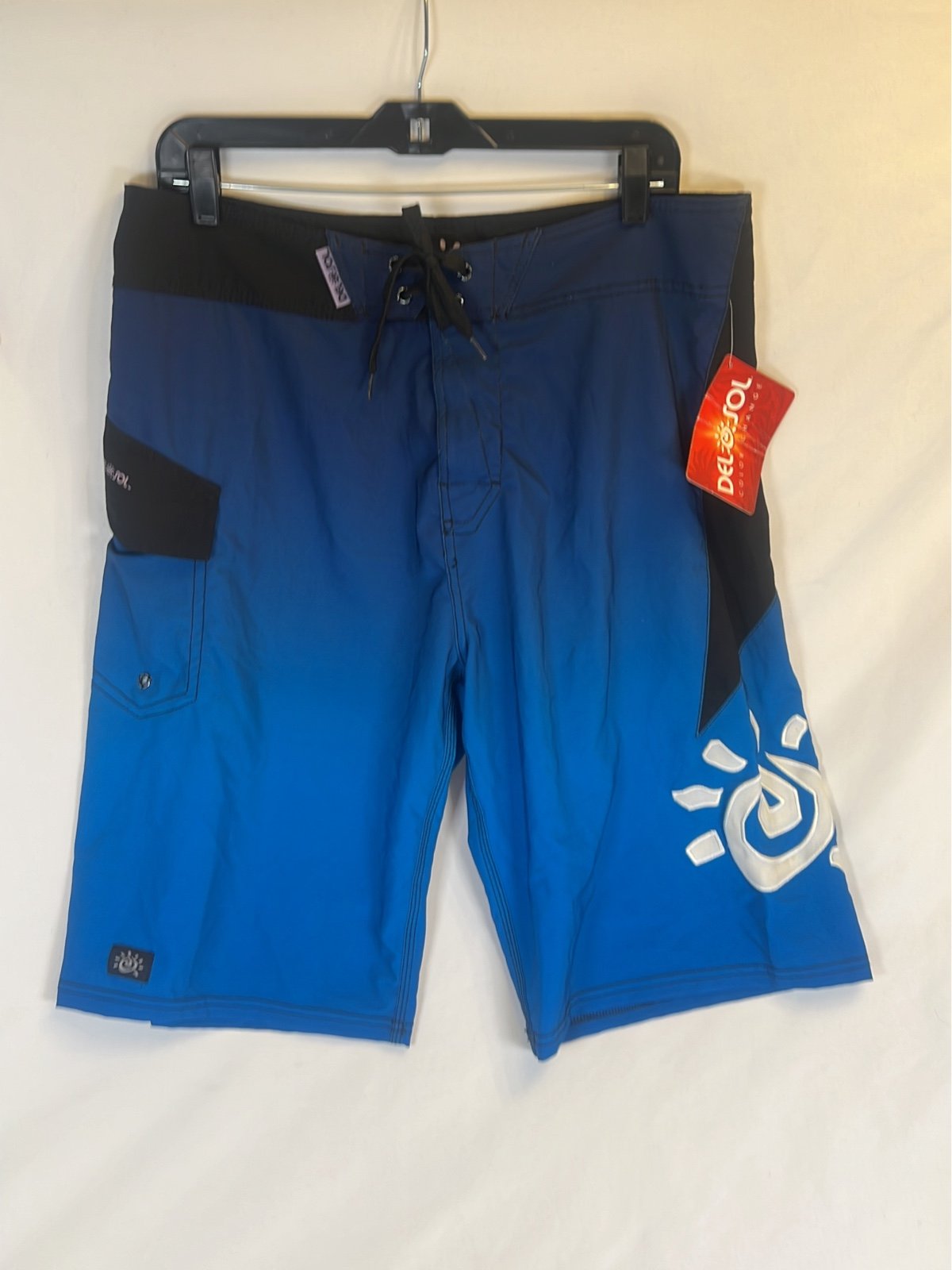 Del Sol color changing board shorts NWT sz36