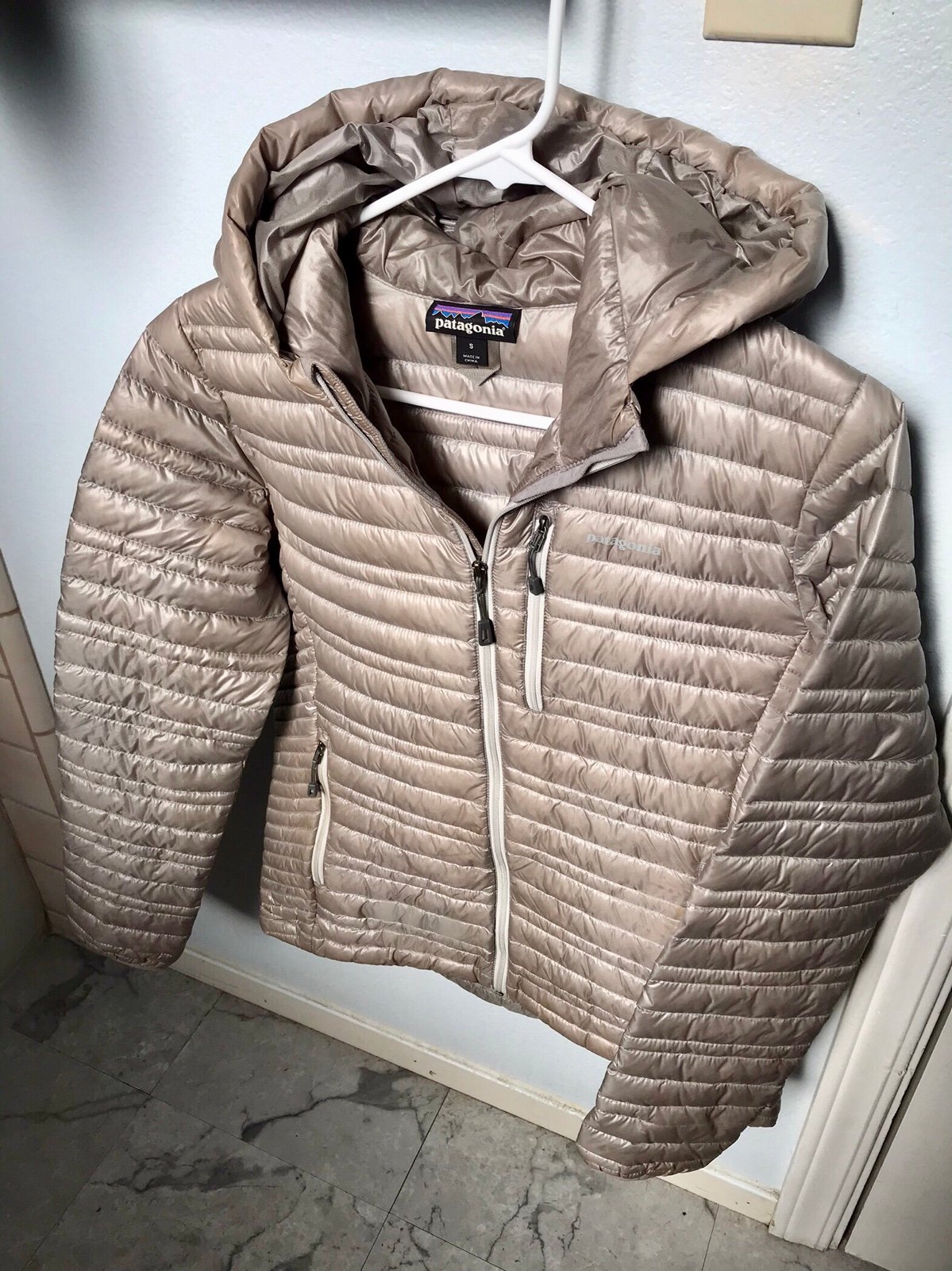 Patagonia ultralight down hoody