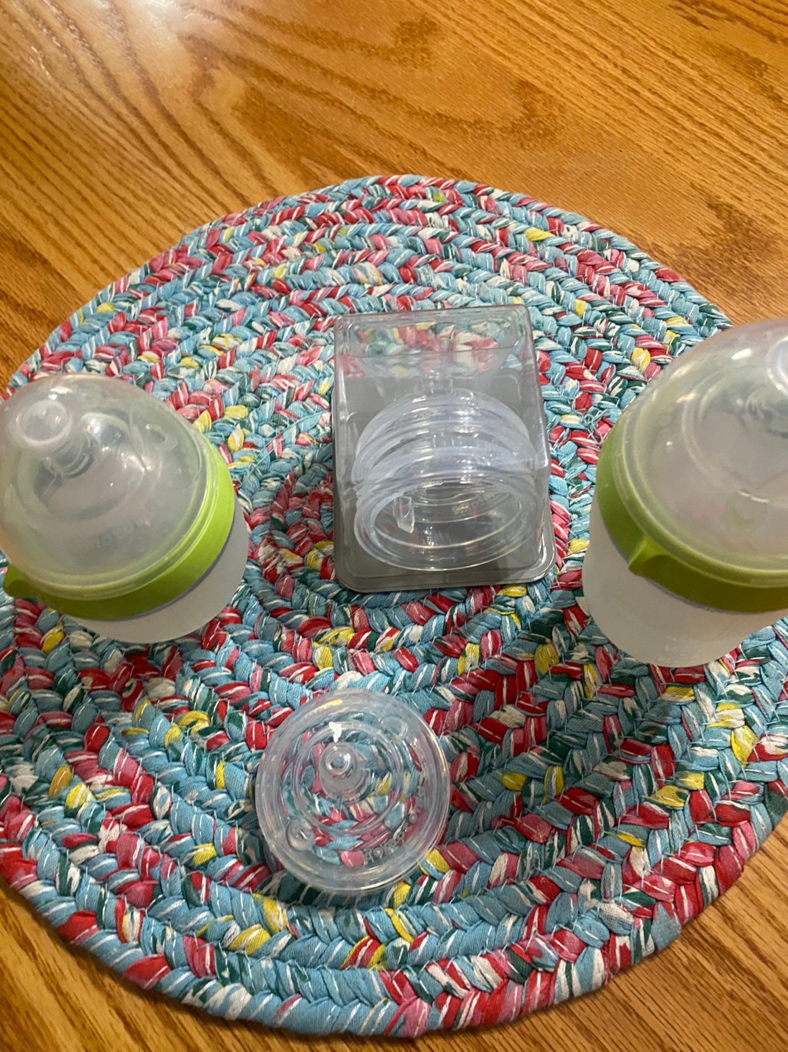 Comotomo Baby Bottle 1 6 0z 1 8 oz 3 new nipples 3 other nipples