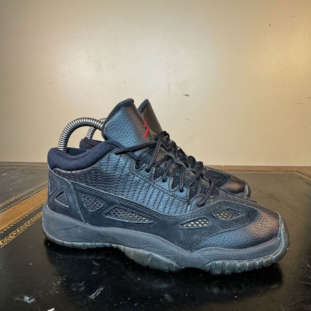Nike Air Jordan 11 Retro Low Referee Black Cat 768873-003 Gradeschool Gs Size 4Y