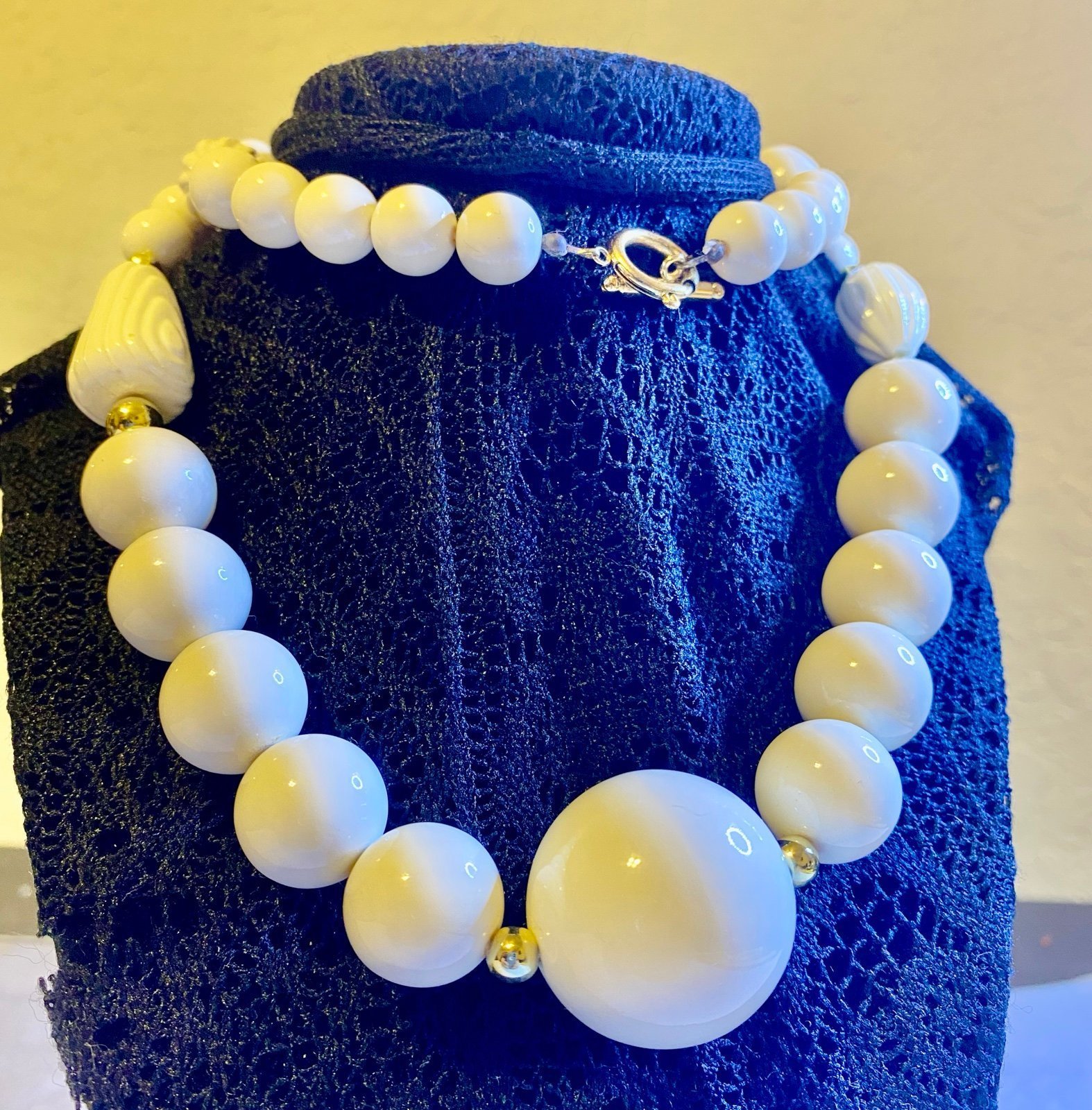 Vintage 70’s Marble Cream Lucite Necklace/Long Lucite Collier/Summer Necklace