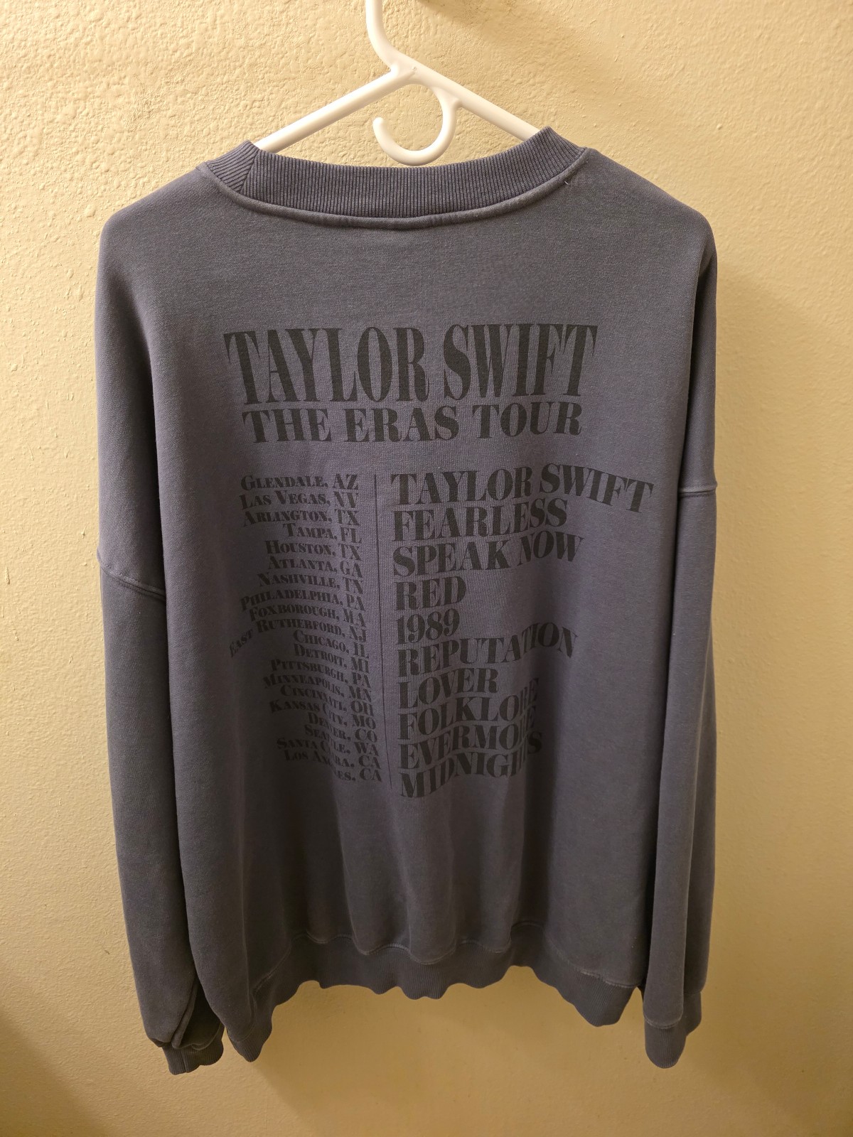 Taylor Swift Blue Crewneck XL