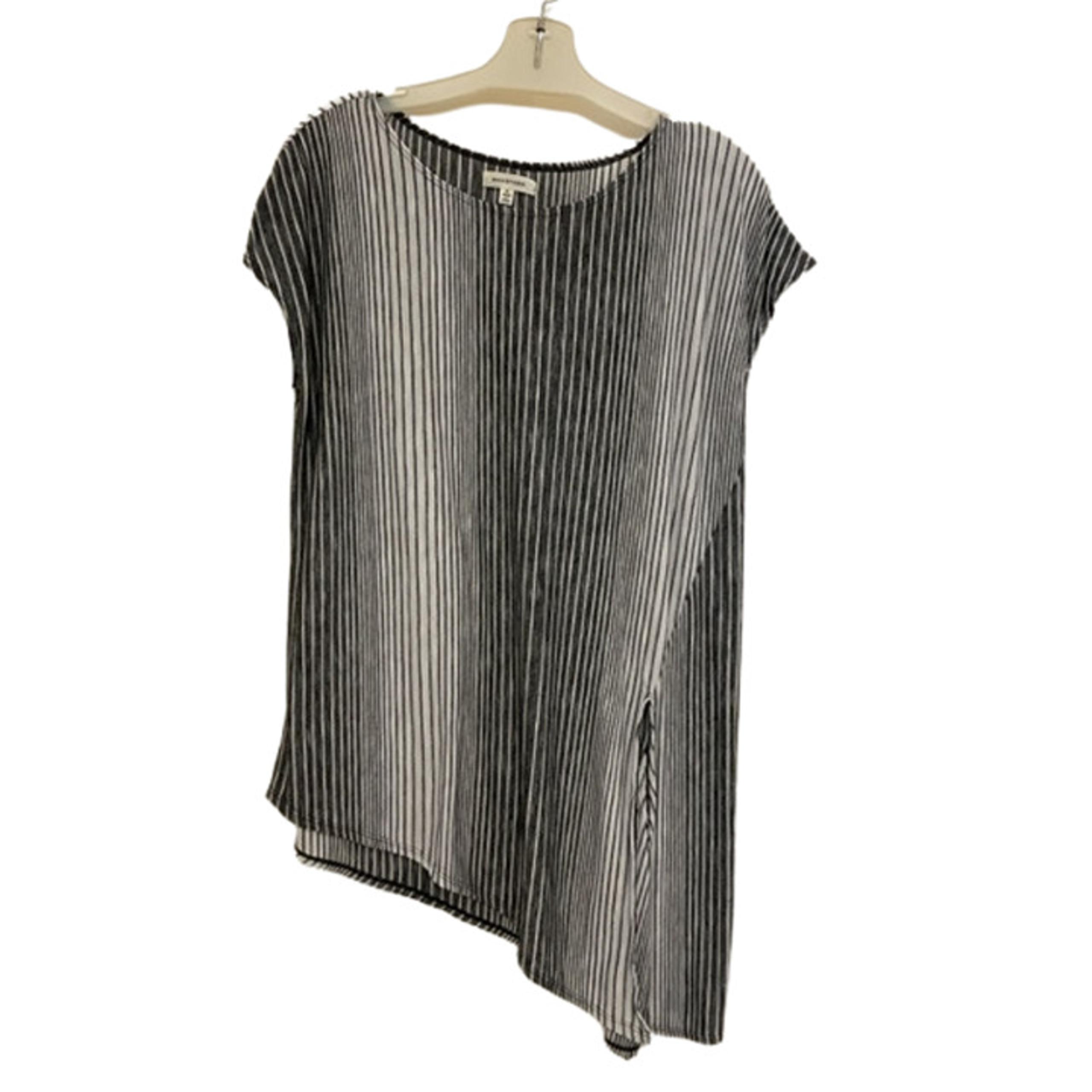 Max Studio gray and white asymmetrical tunic top