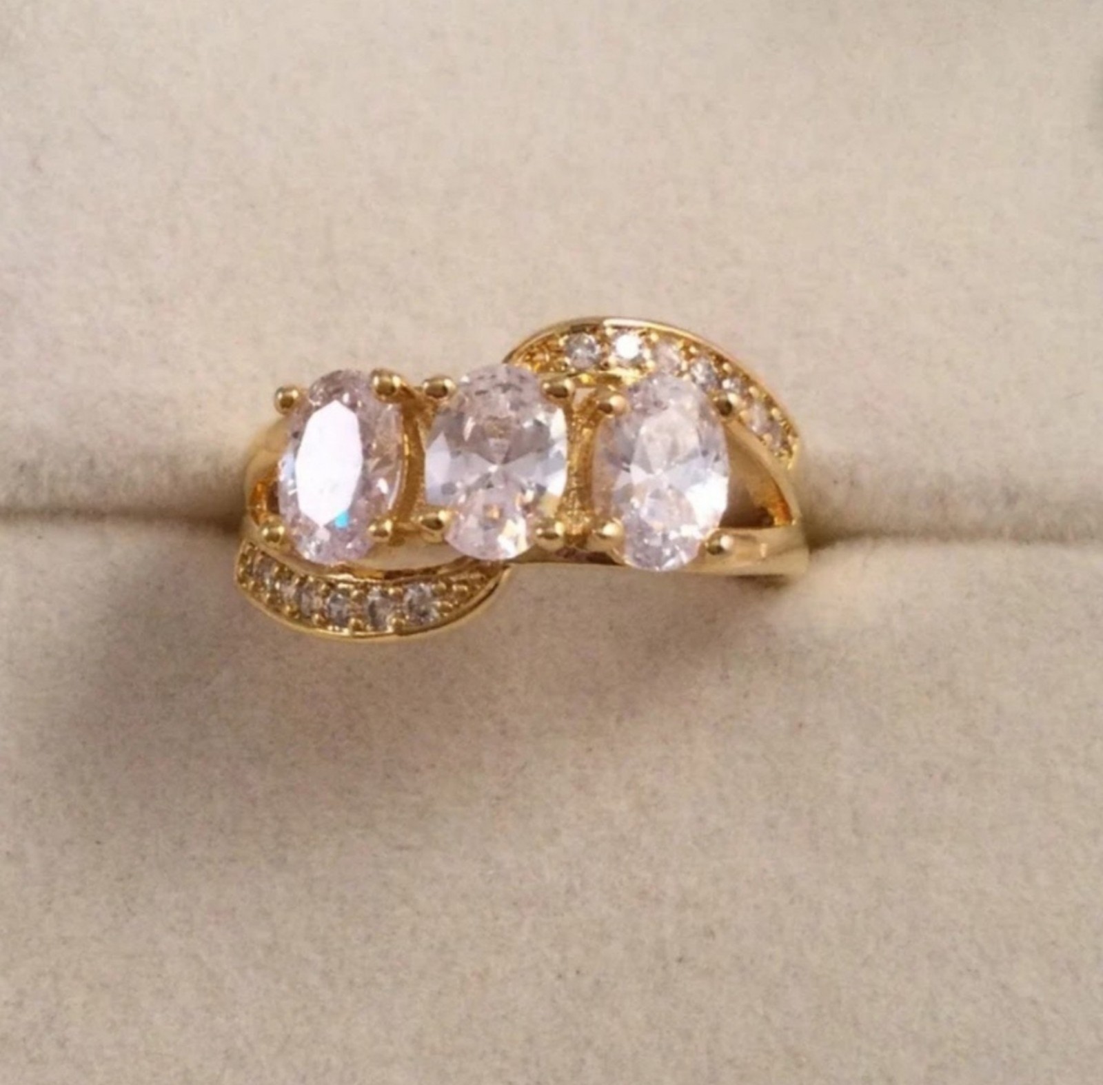 3-Stone Simulated Diamond Ring Size 7 #R323
