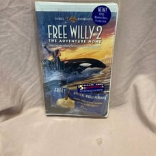 Rare Free Willy 2 The Adventure Home VHS 1995 Clam Shell W/ Whale Pendant Sealed