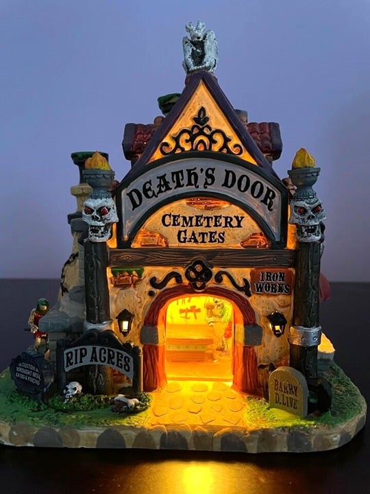 Lemax Spooky Town Death's Door Cemetery Gates NIB- Lighted Ceramic Collectible