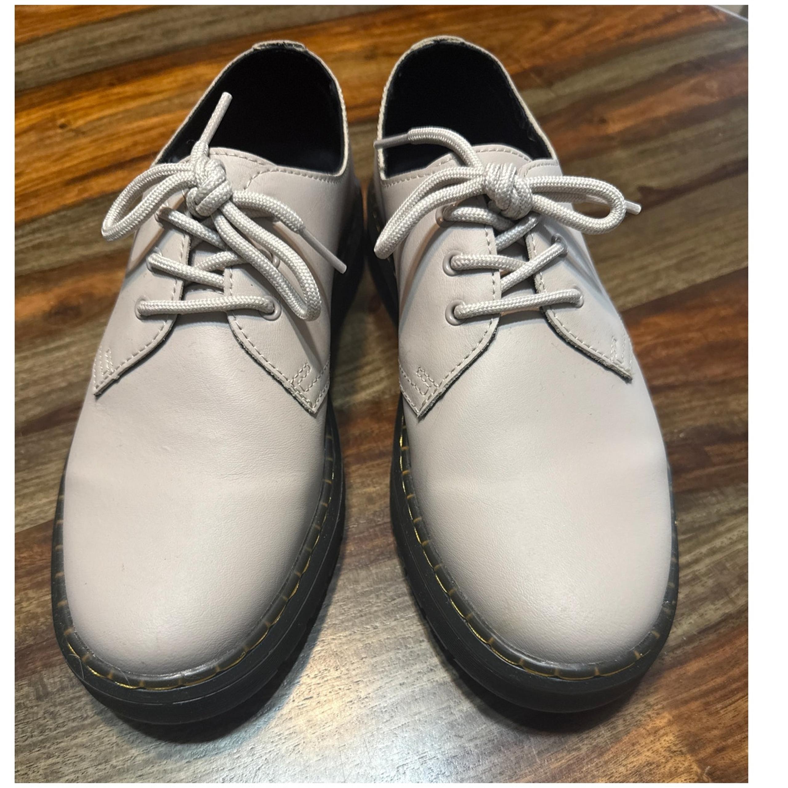 Dr Martens Zavala Lo Oxford Shoe Lace Up Taupe Women’s 8