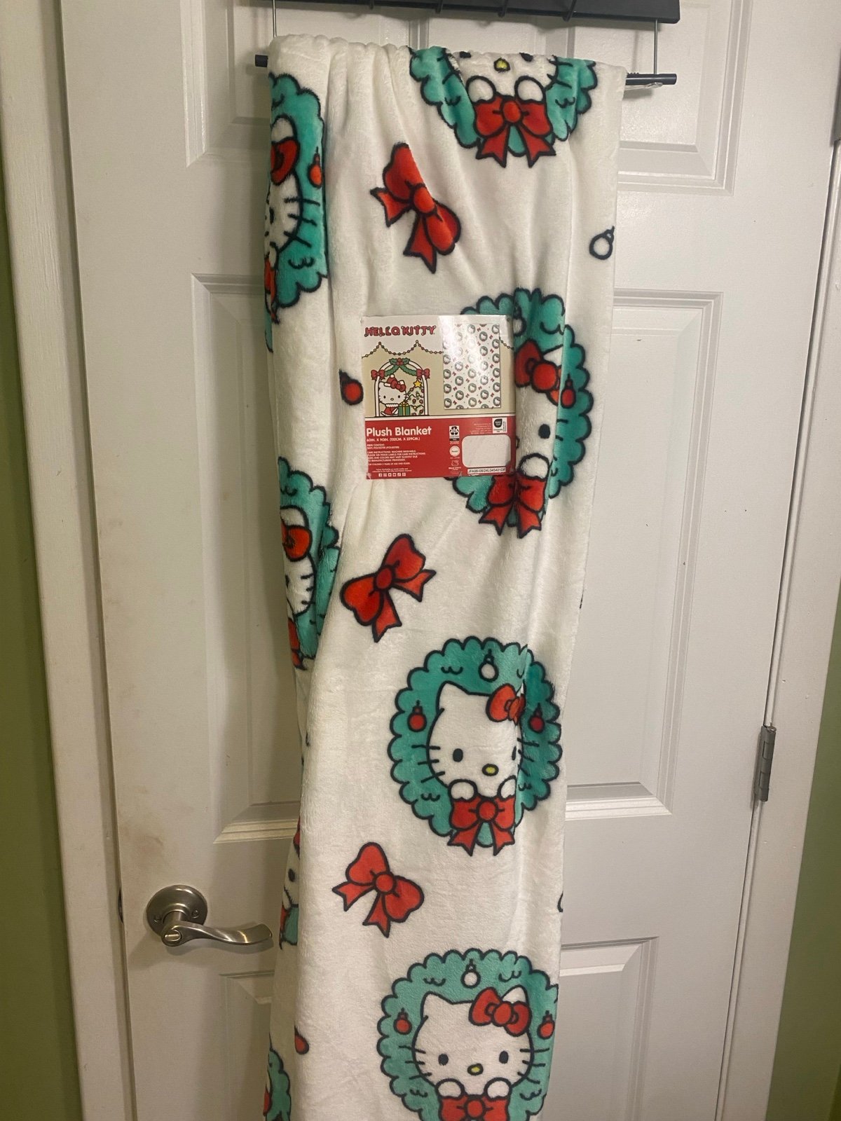 Hello Kitty TWIN sized Christmas blanket with wreaths and red bows