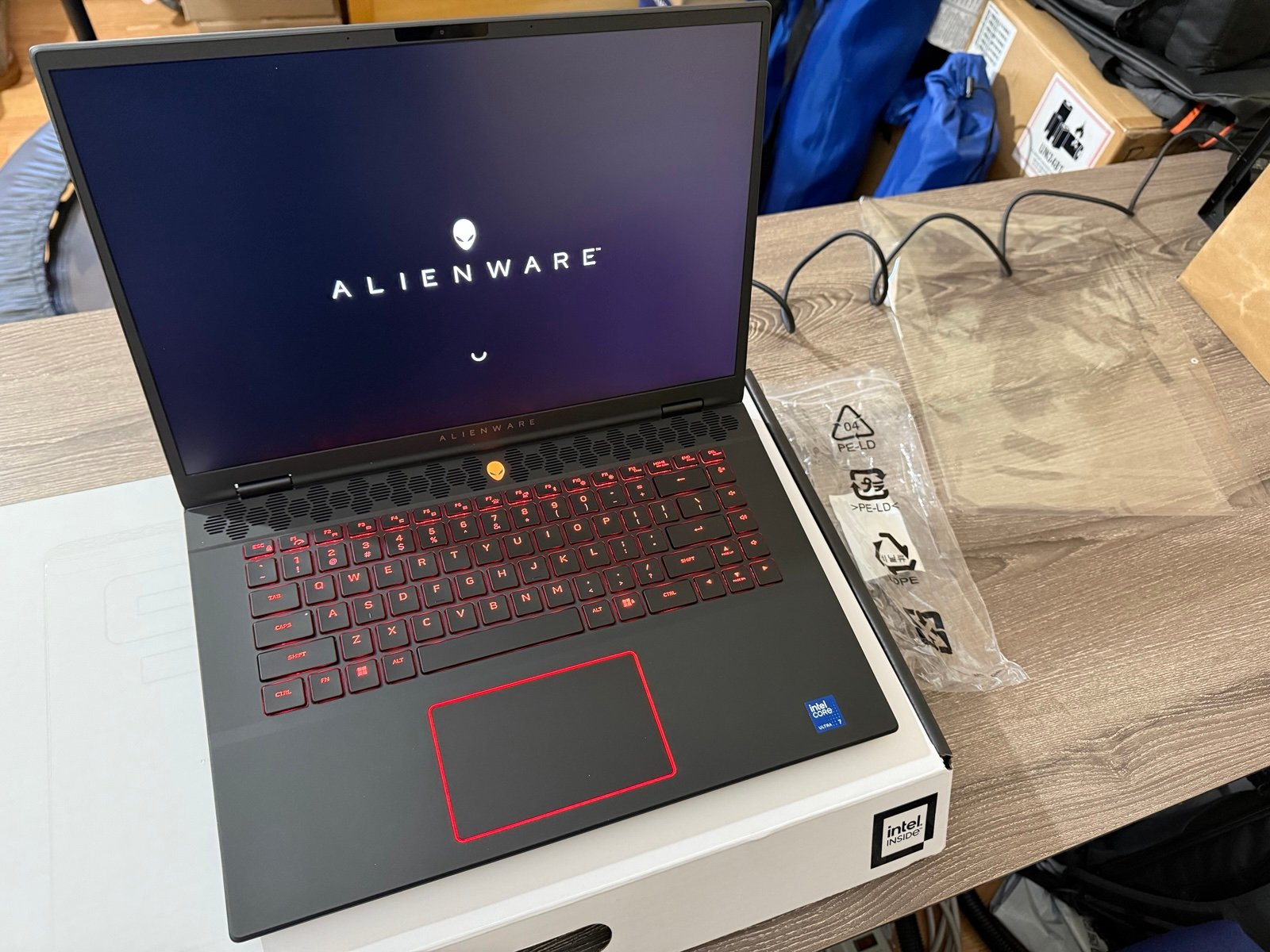 Alienware m16 r2, RTX 4070, Intel Core Ultra 7