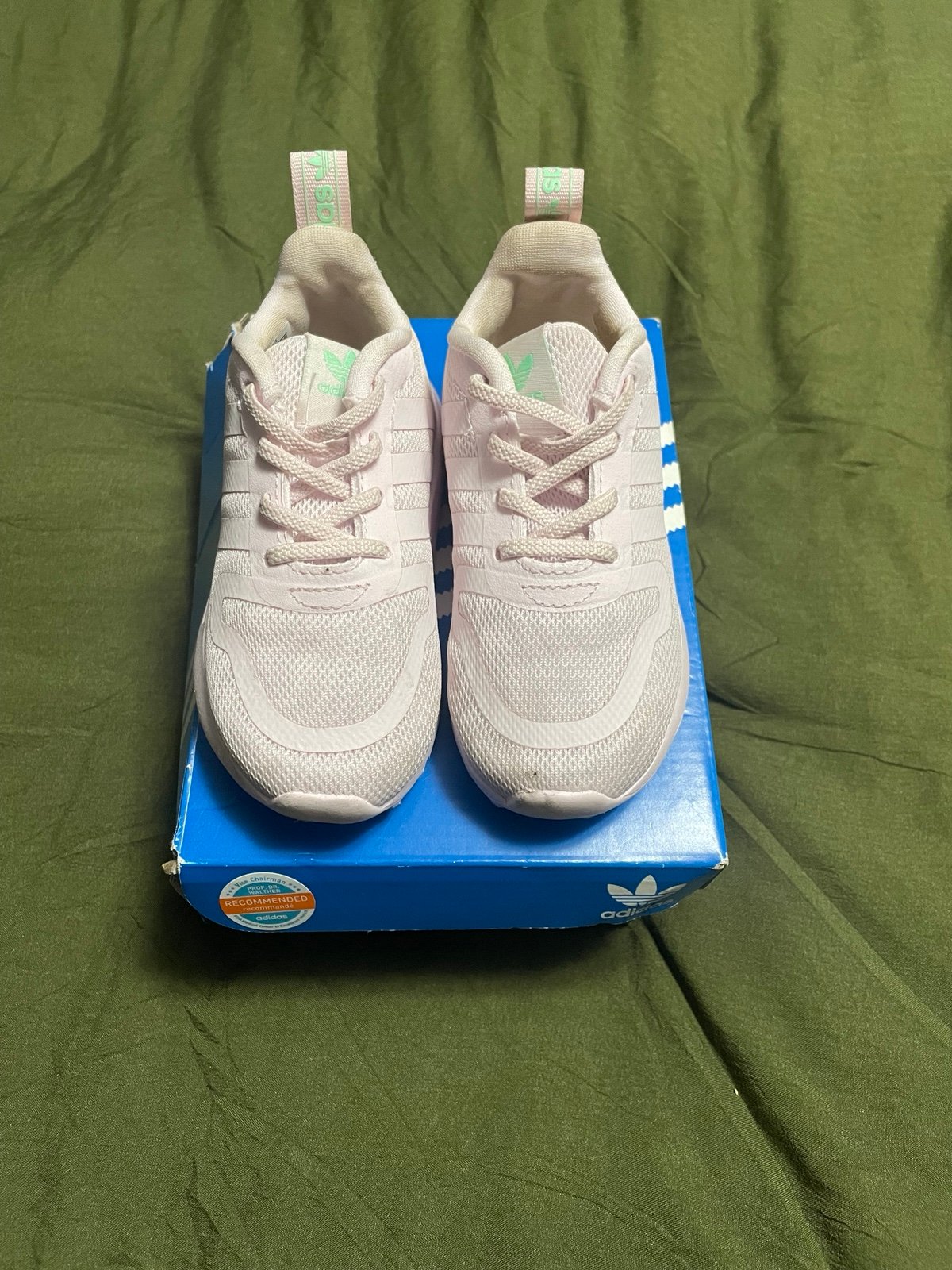 Kids shoes size 6c