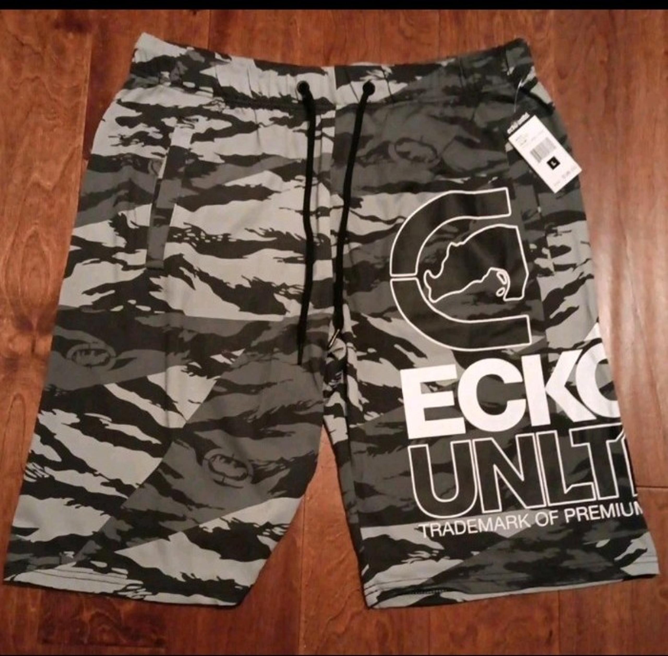 Ecko Unlimited Men's Fleece Shorts Size Large NWT Black Turbo Tiger