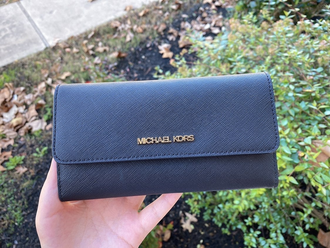 MK JST TRIFOLD WALLET BLACKGOLD