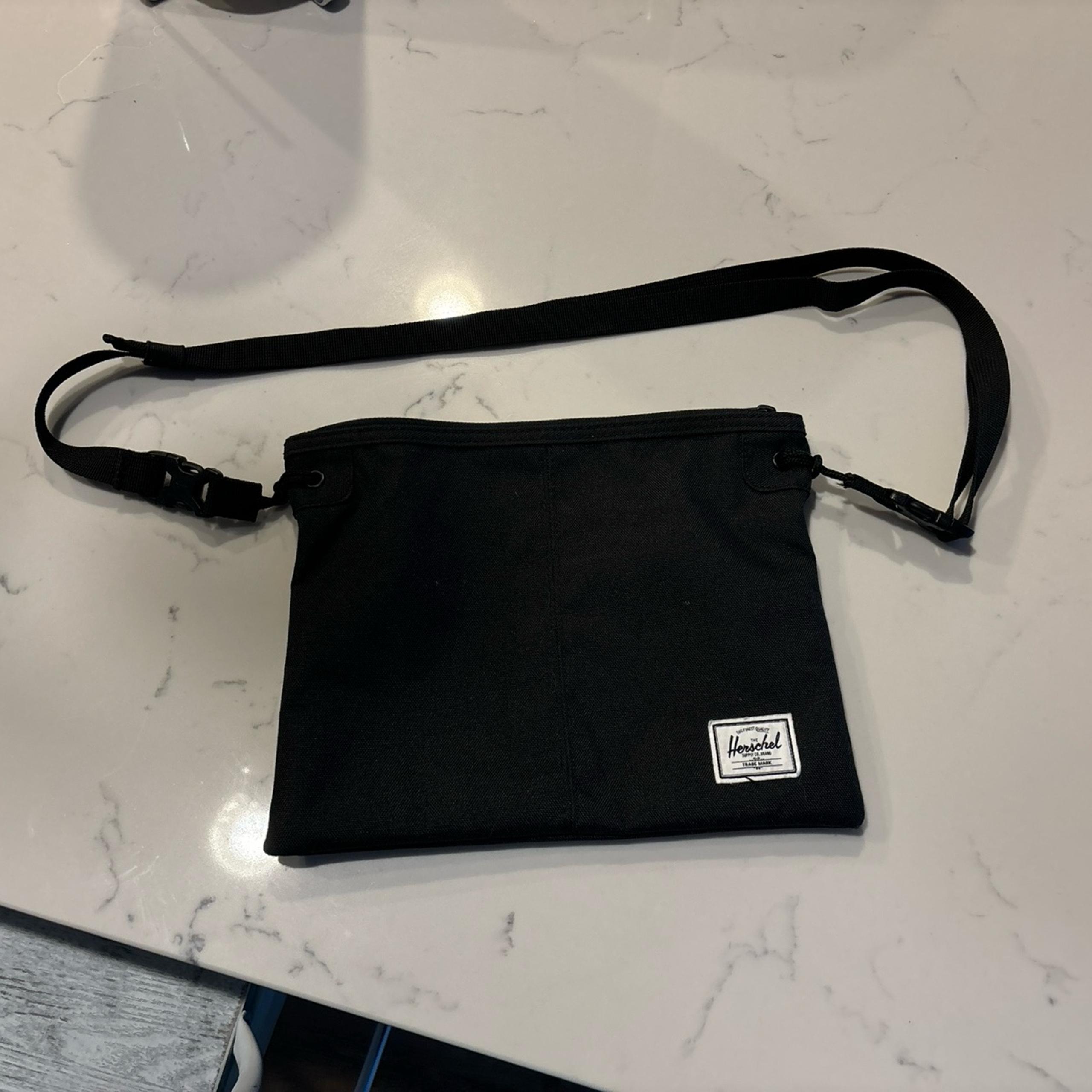 Herschel Supply Crossbody convertible bag