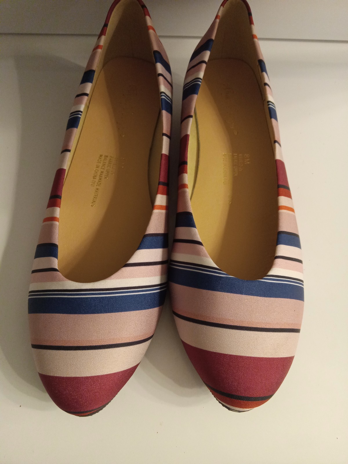 Women Angel& steps flat size. 8M