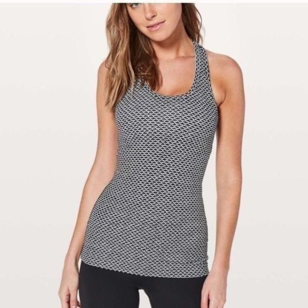 Lululemon Black & White Racer Back Athletic Tank Size: 4