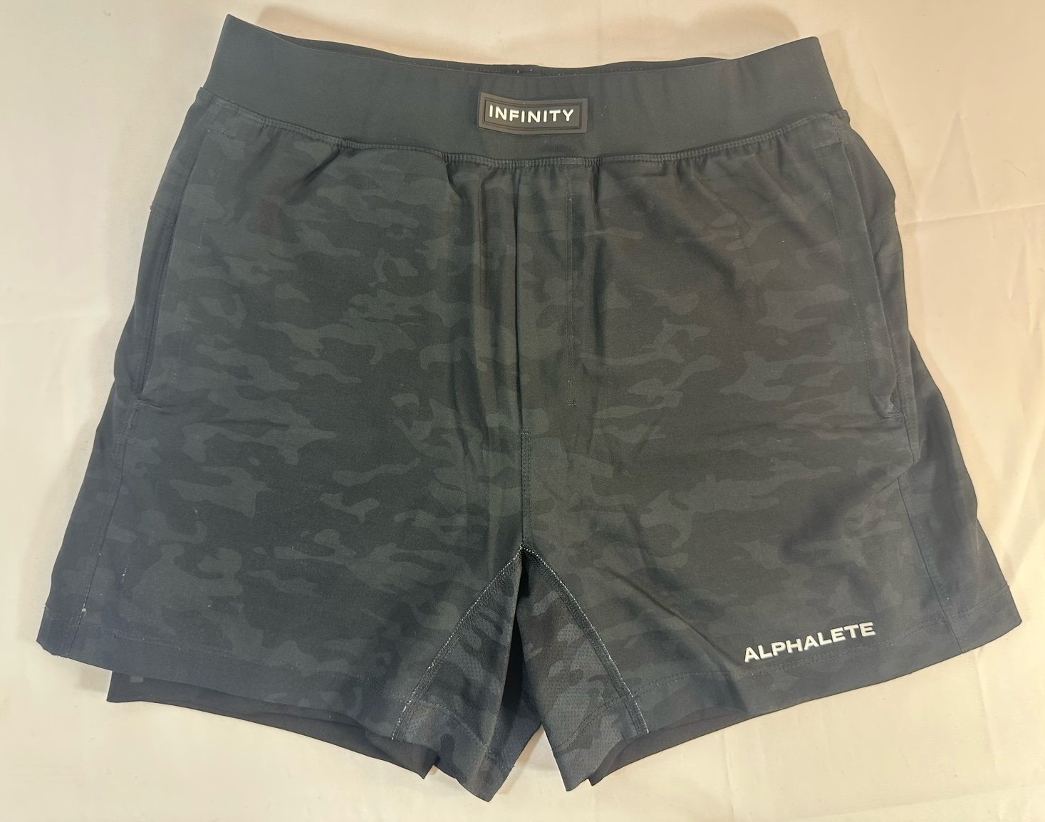 Men’s Alphalete Infinity shorts sz: Med 32