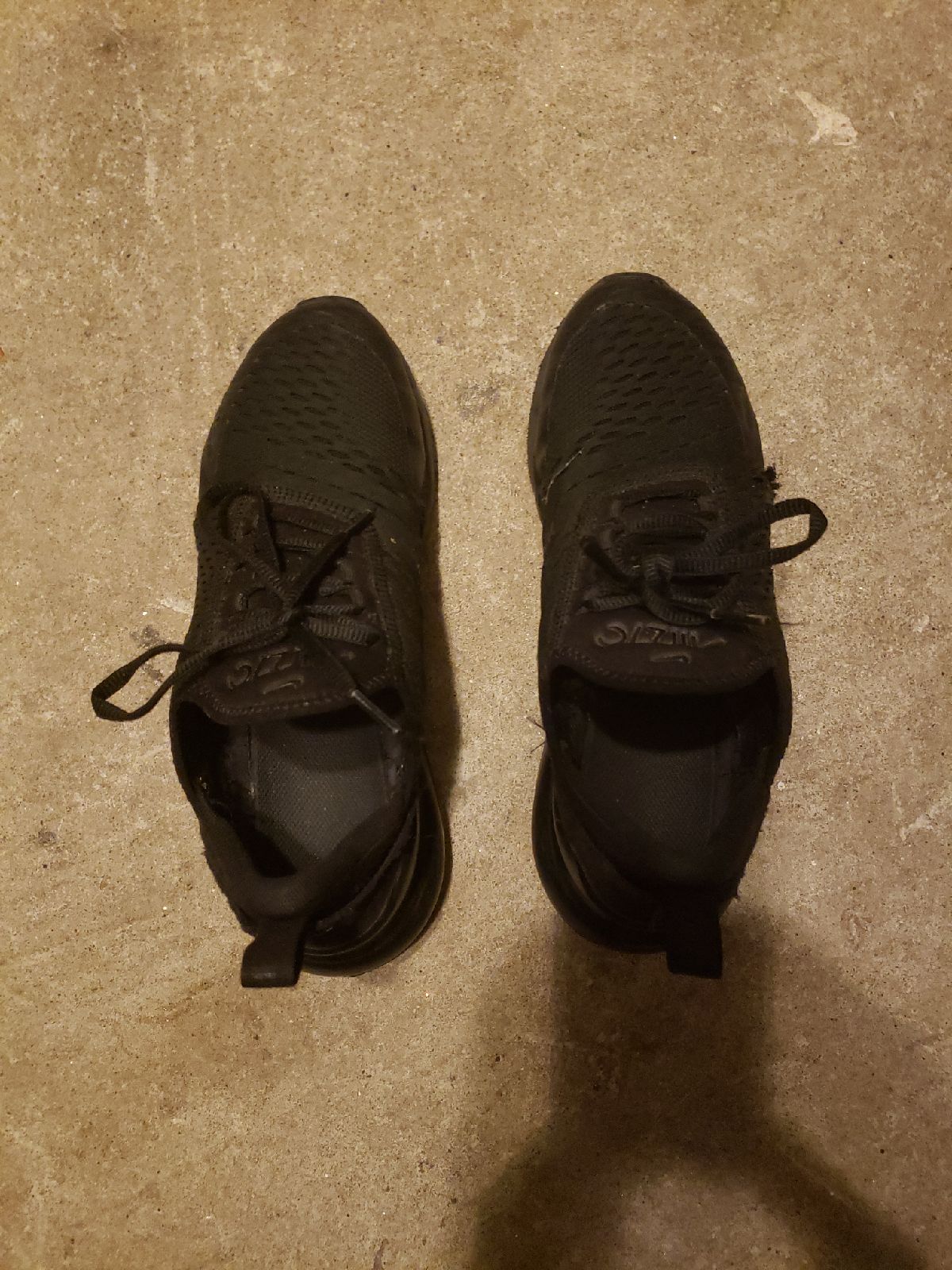 Nike Air Max 270 Shoes in Black