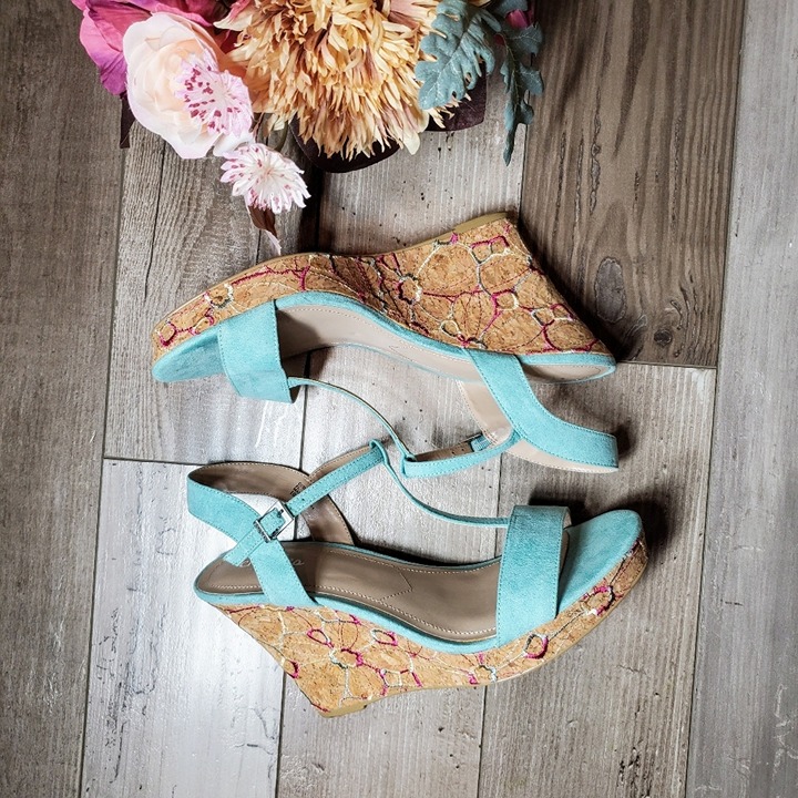 Charles by Charles David Lainey Wedge Sandals Size 10M EUC