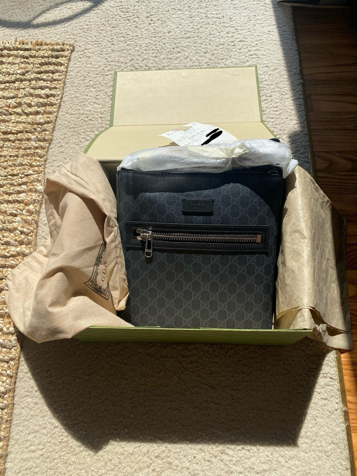 Men’s gucci messenger hand bag