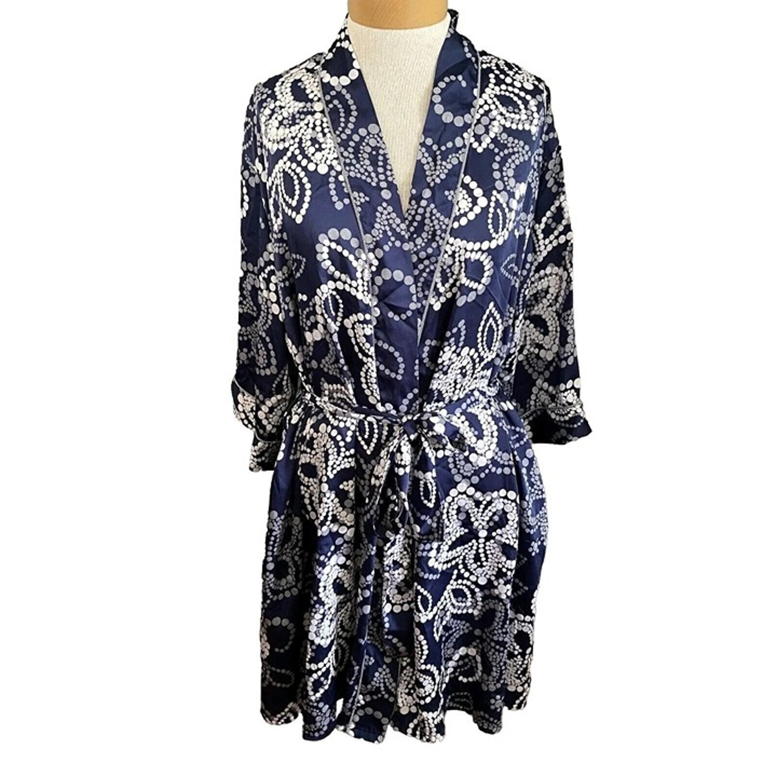 Cabernet Sleepwear Robe Women's Size Medium 3/4 Sleeve Floral Print Satin Feel
